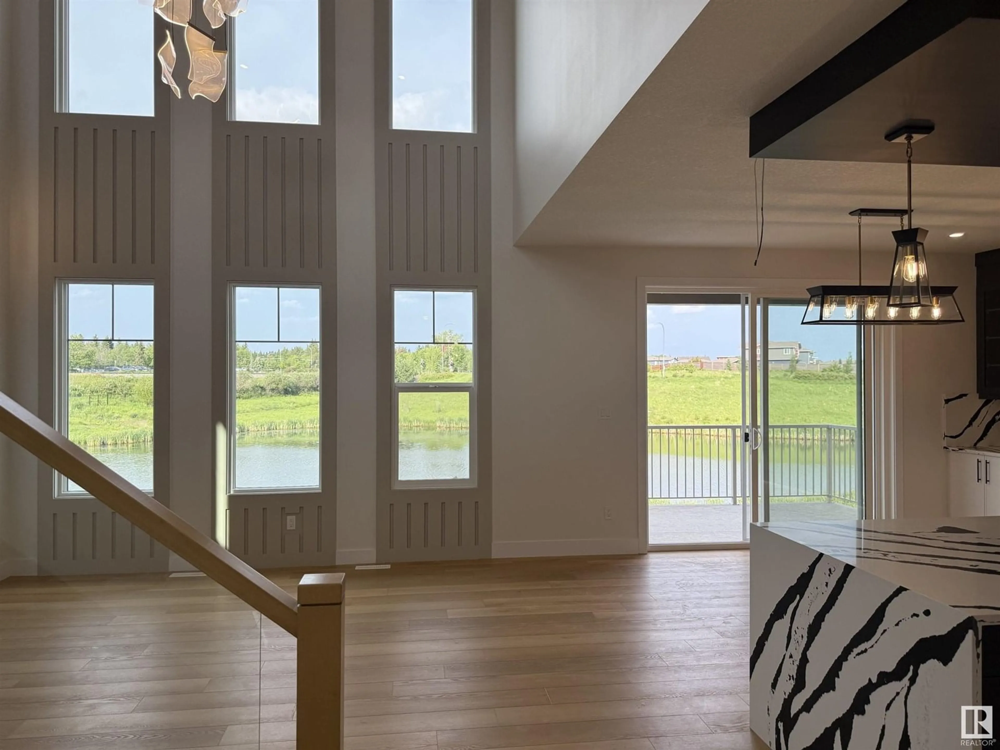 Indoor foyer for 47 ROSEWOOD WY, St. Albert Alberta T8N8B2