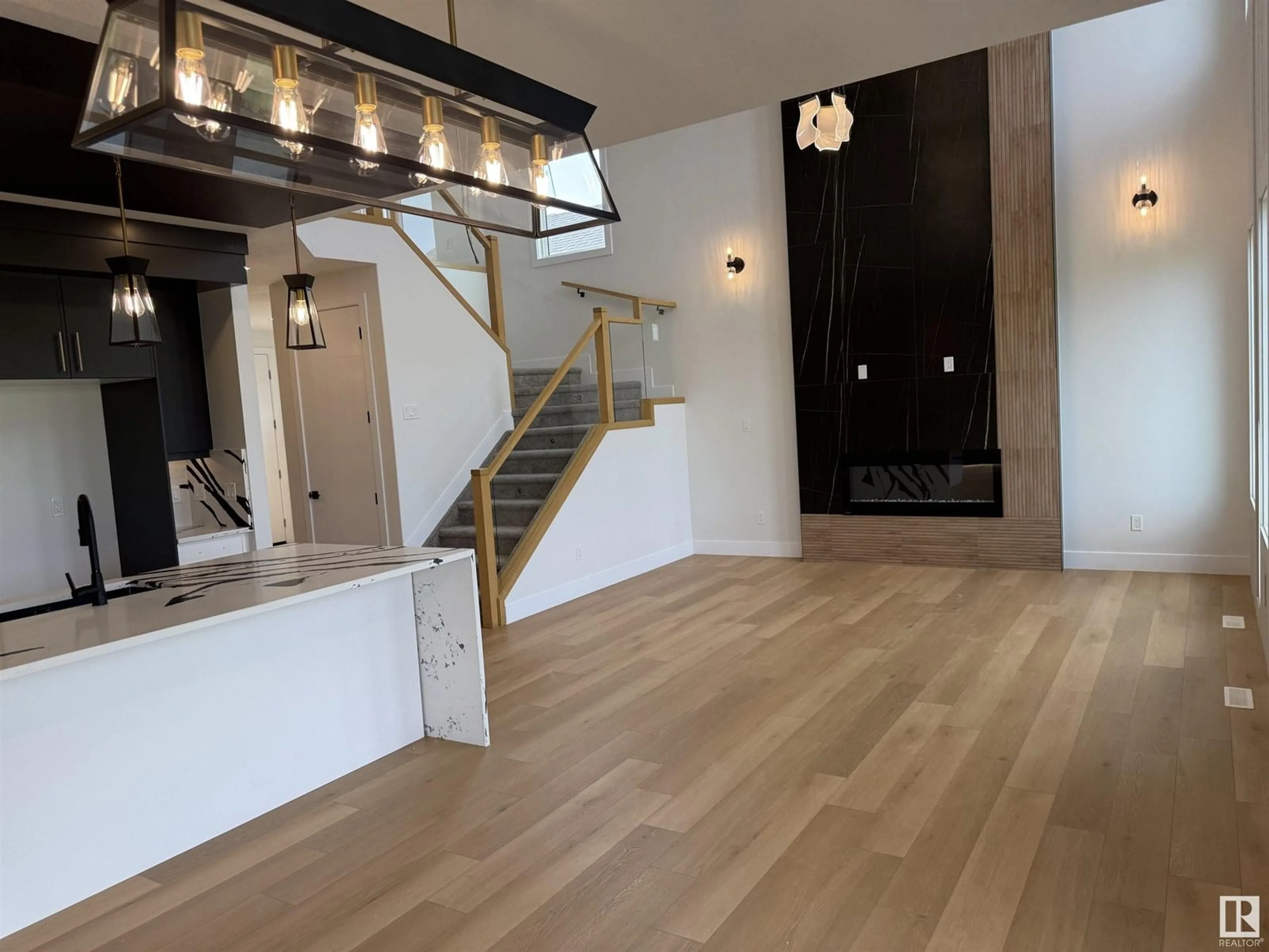 Indoor foyer for 47 ROSEWOOD WY, St. Albert Alberta T8N8B2