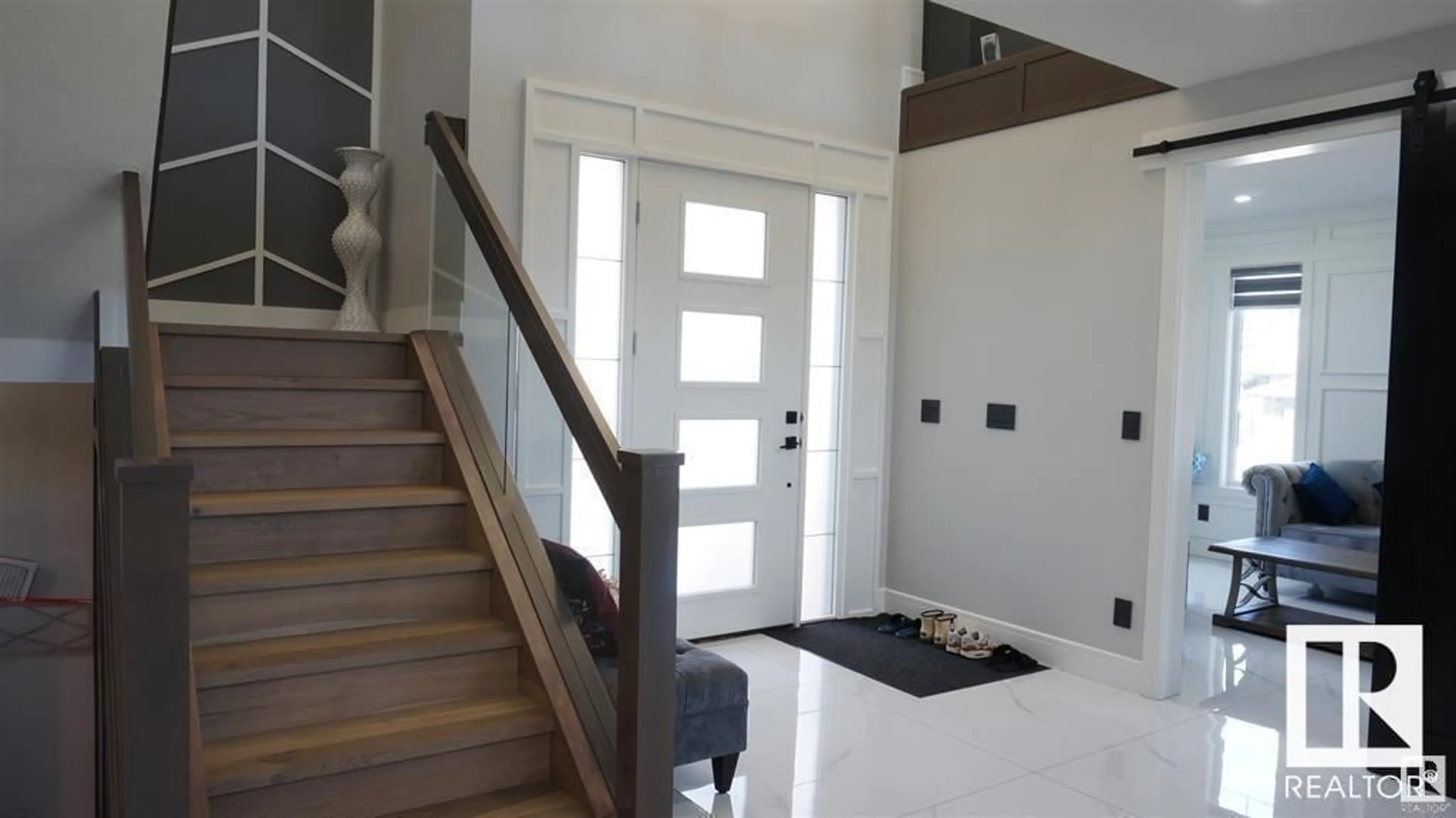 Indoor foyer for SW - 707 180 ST, Edmonton Alberta T6W2S8