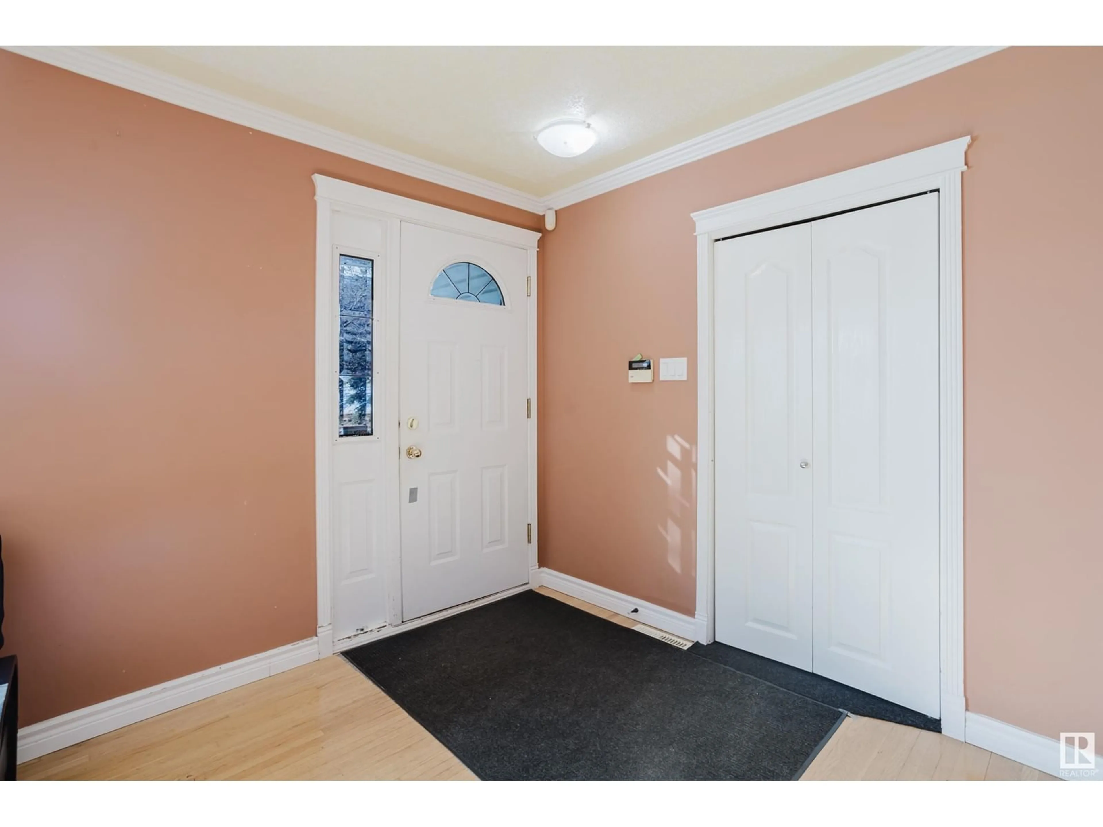 Indoor entryway for NW - 11423 127 ST, Edmonton Alberta T5M0V2