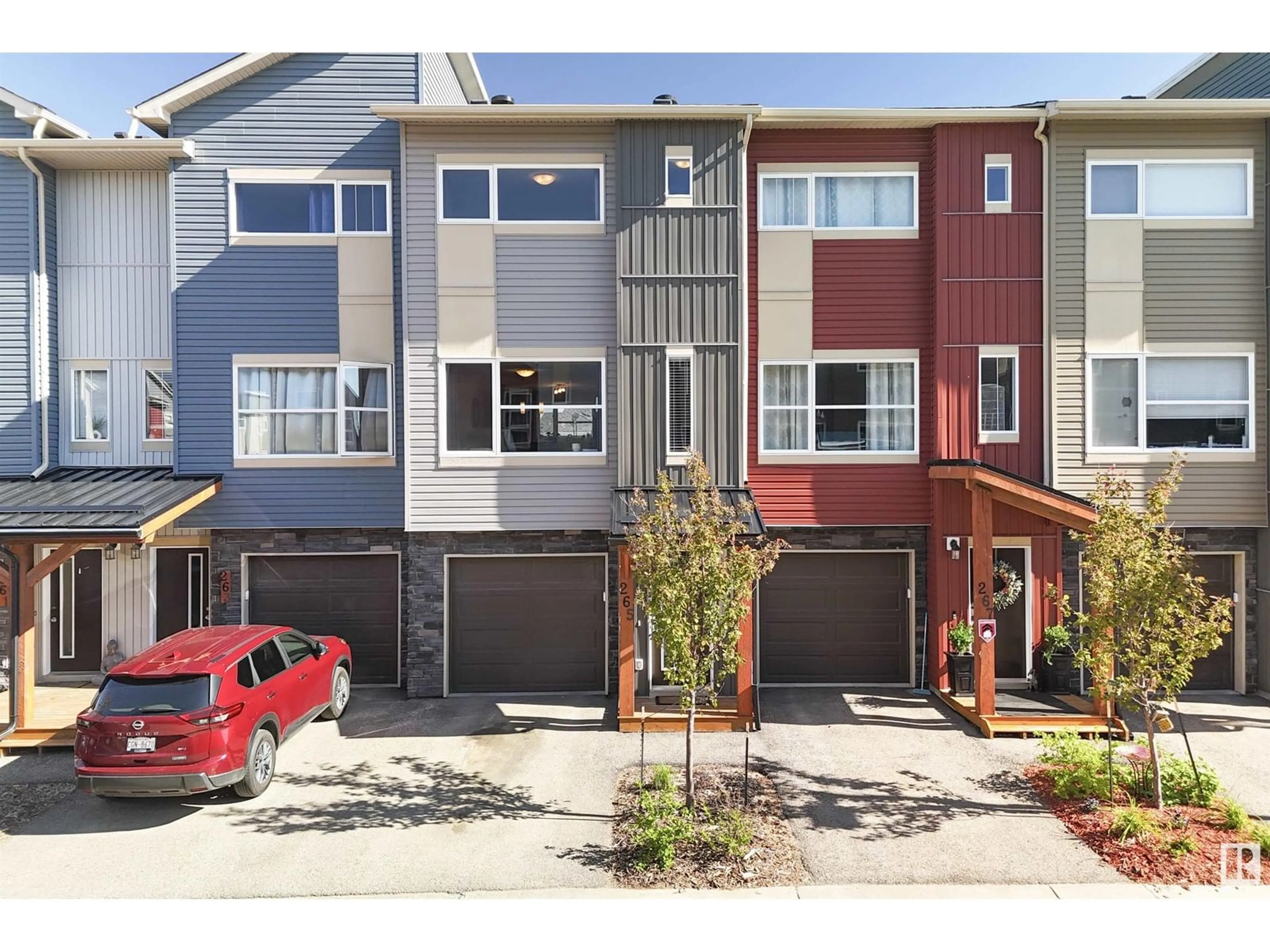 Home with vinyl exterior material, street for 401 - 265 SOUTHFORK DR, Leduc Alberta T9E0X1