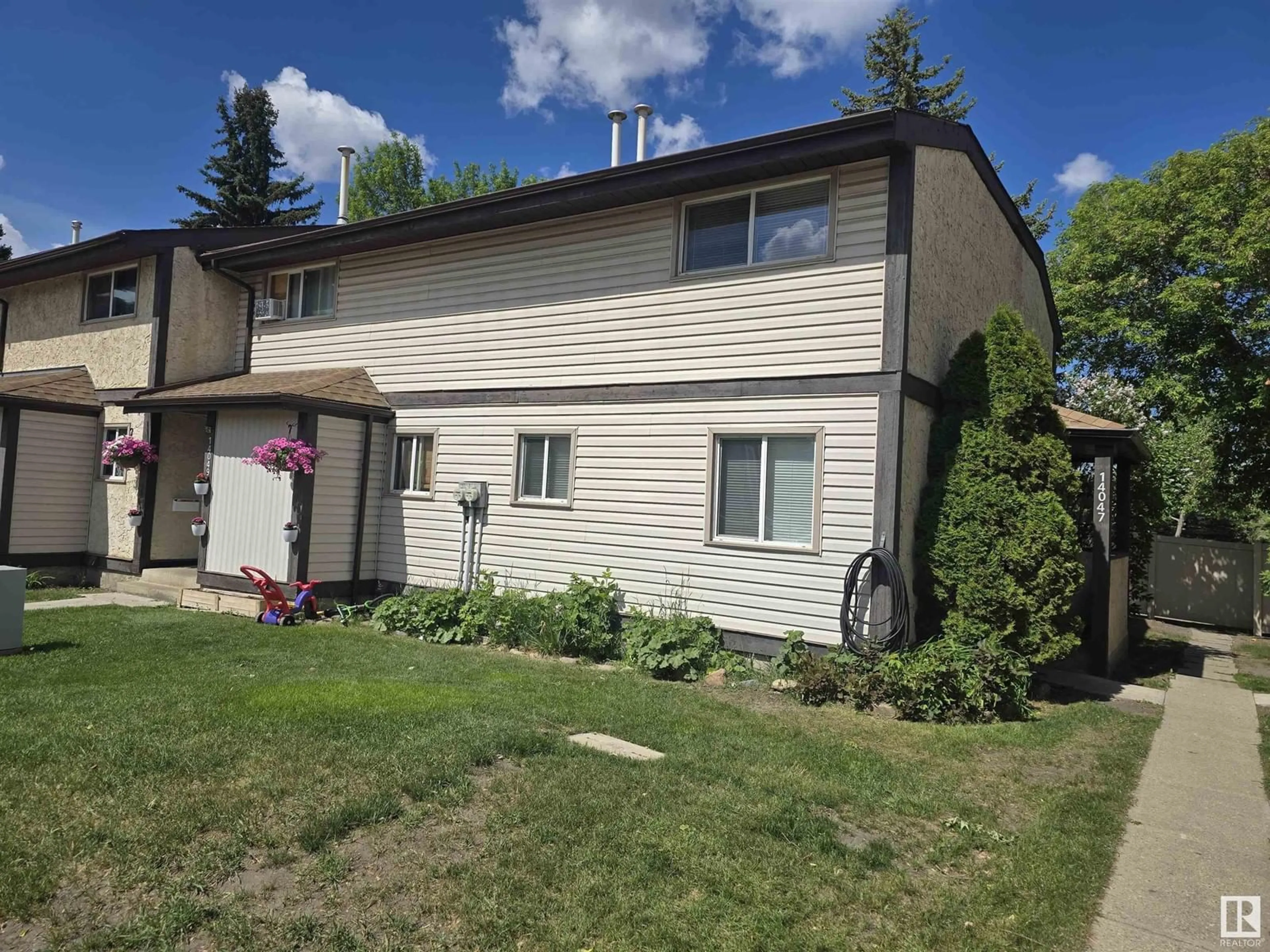Home with vinyl exterior material, street for NW - 14047 30 ST, Edmonton Alberta T5Y1R5