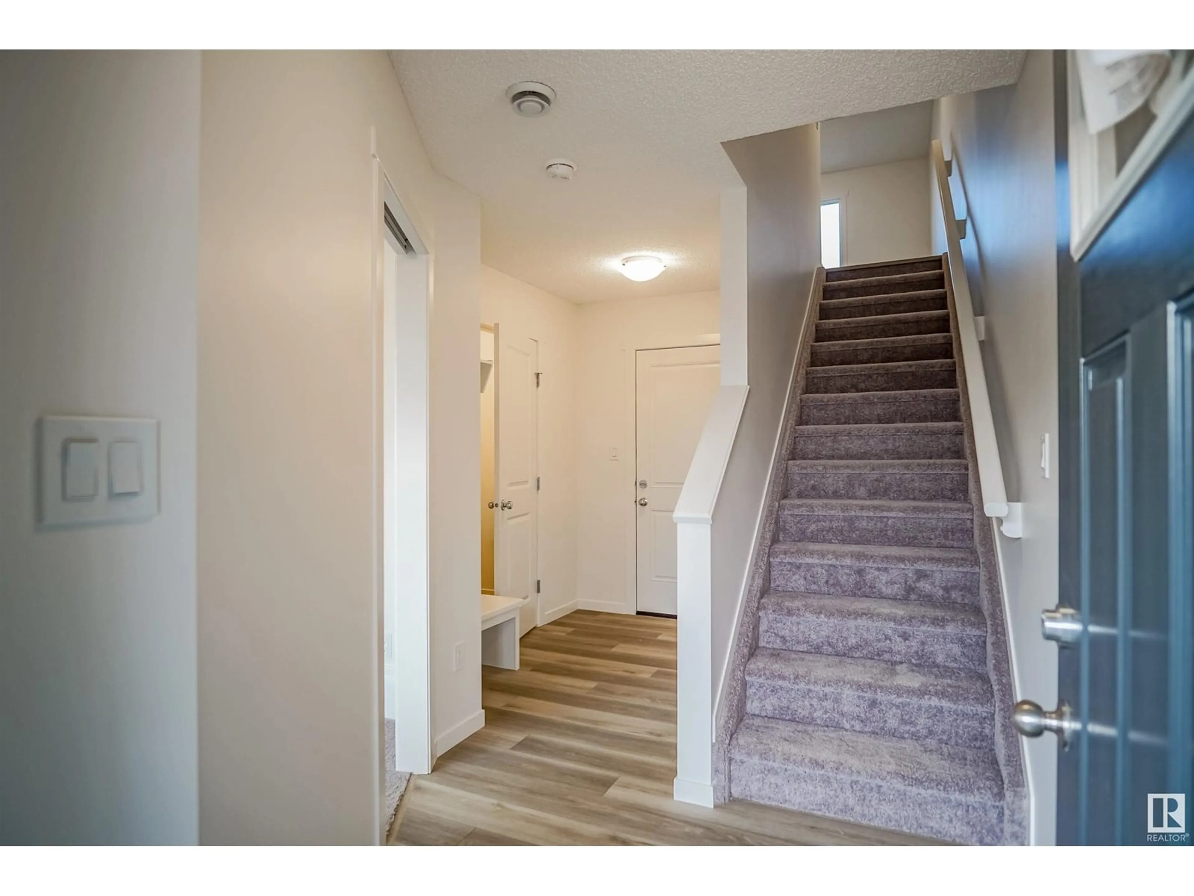 Unknown for 519 ASTER DR, Edmonton Alberta T6T2N8