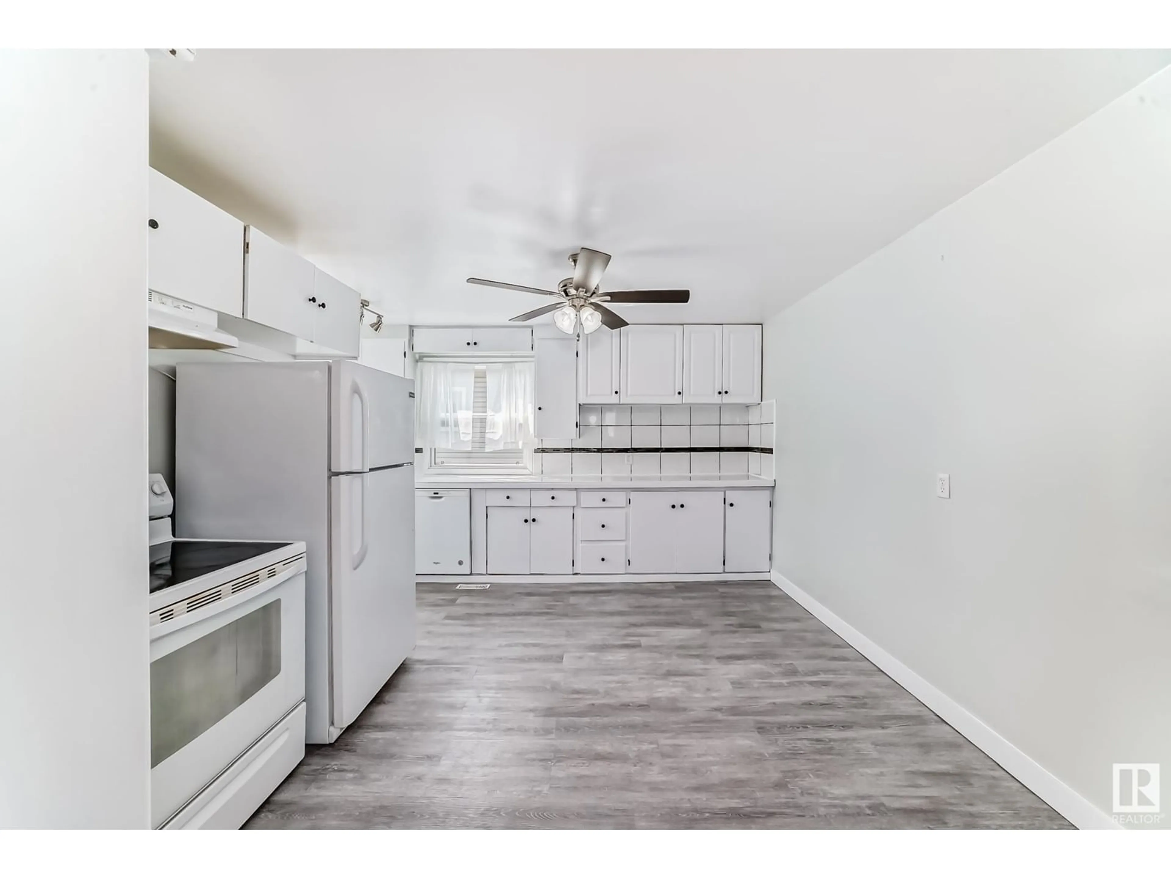 Standard kitchen, unknown for 11825 42 ST, Edmonton Alberta T5W2N3