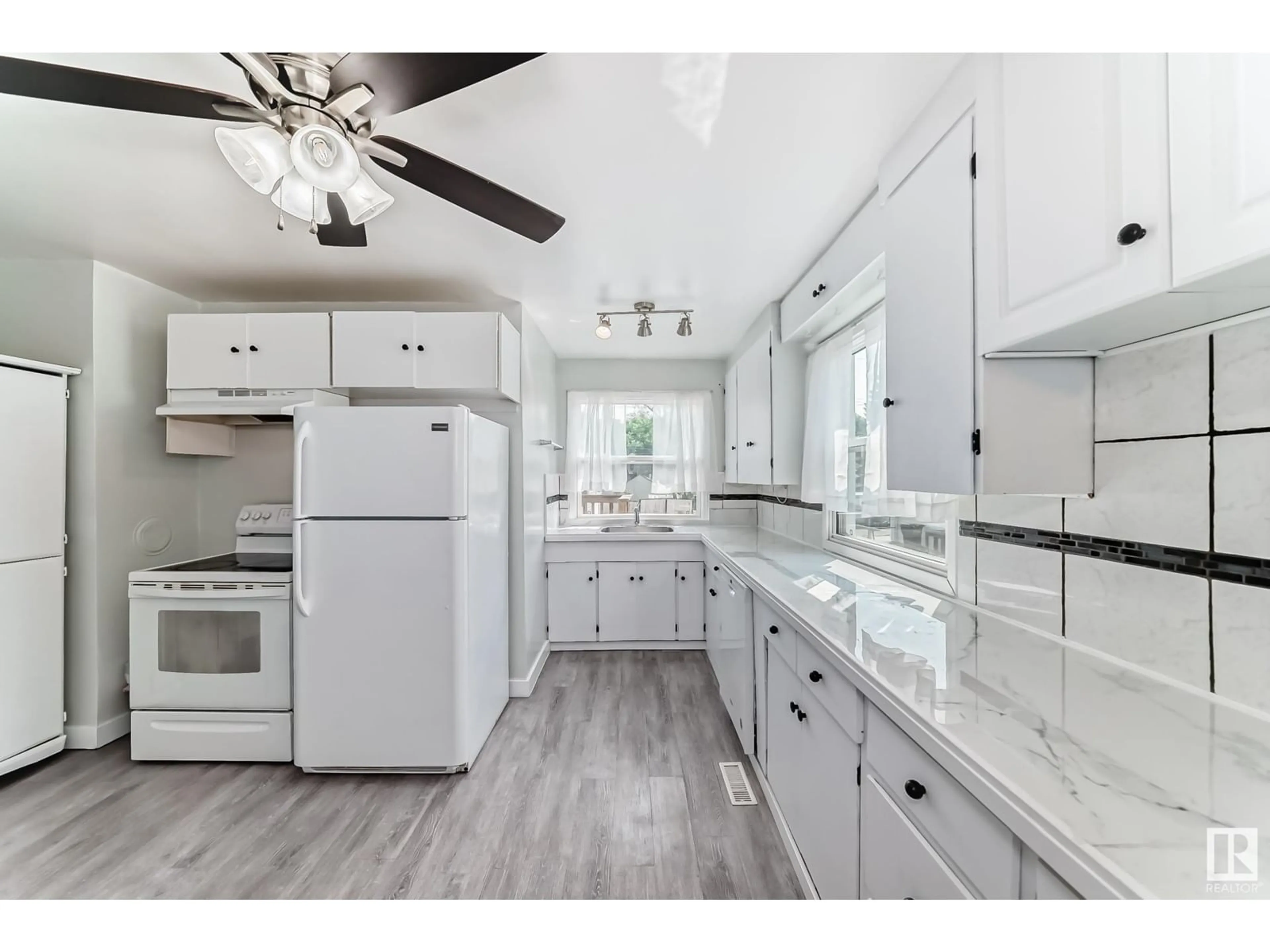 Open concept kitchen, unknown for 11825 42 ST, Edmonton Alberta T5W2N3