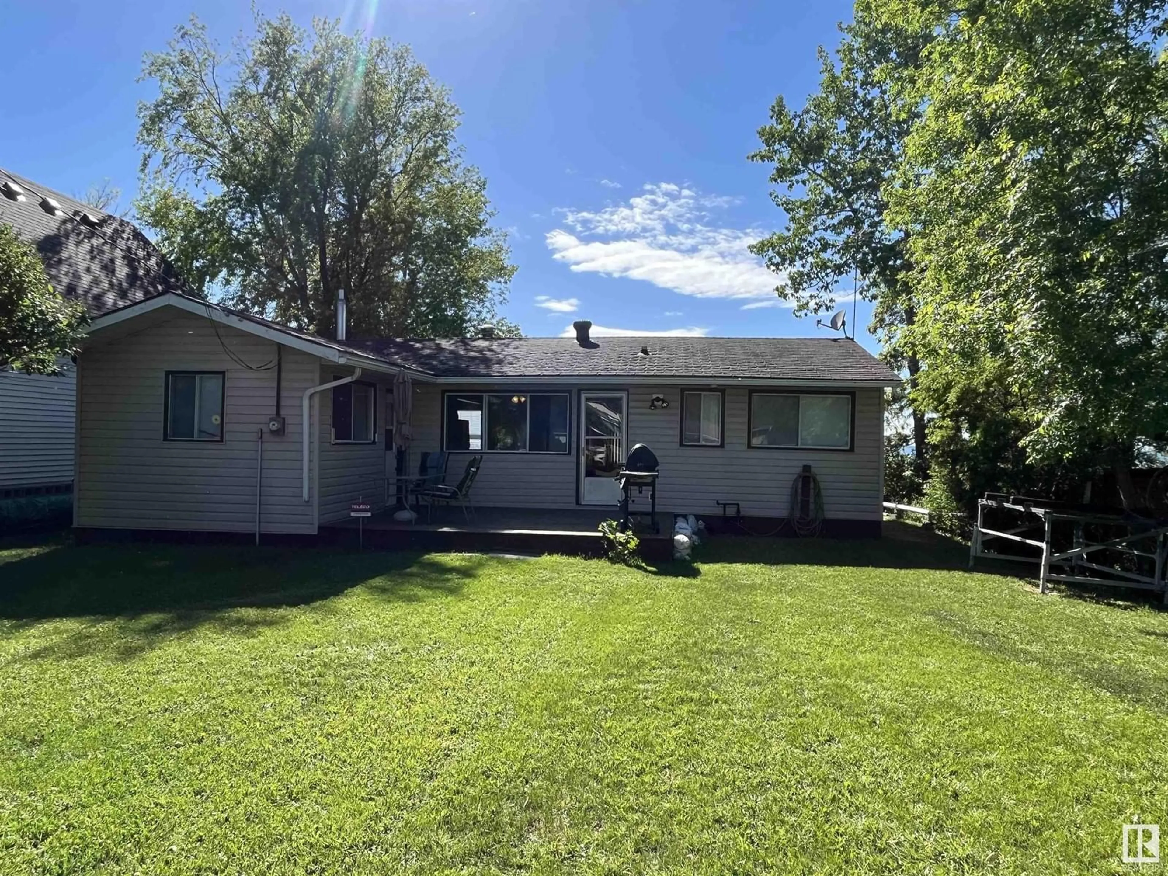 A pic from outside/outdoor area/front of a property/back of a property/a pic from drone, unknown for 4412 SUNSET DR, Rural Lac Ste. Anne County Alberta T0E0A0