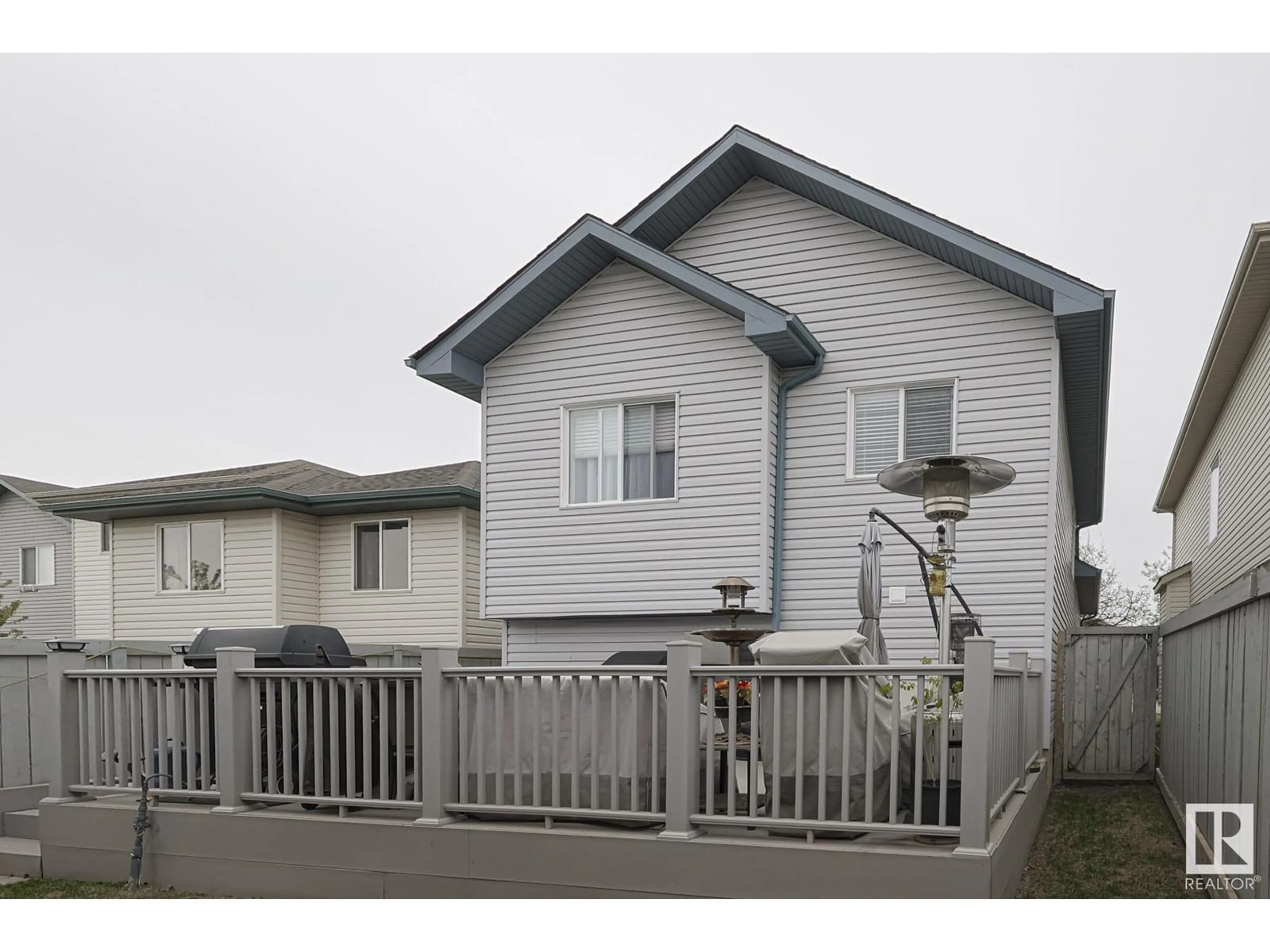 Home with vinyl exterior material, street for 21376 88 AV, Edmonton Alberta T5T6V1