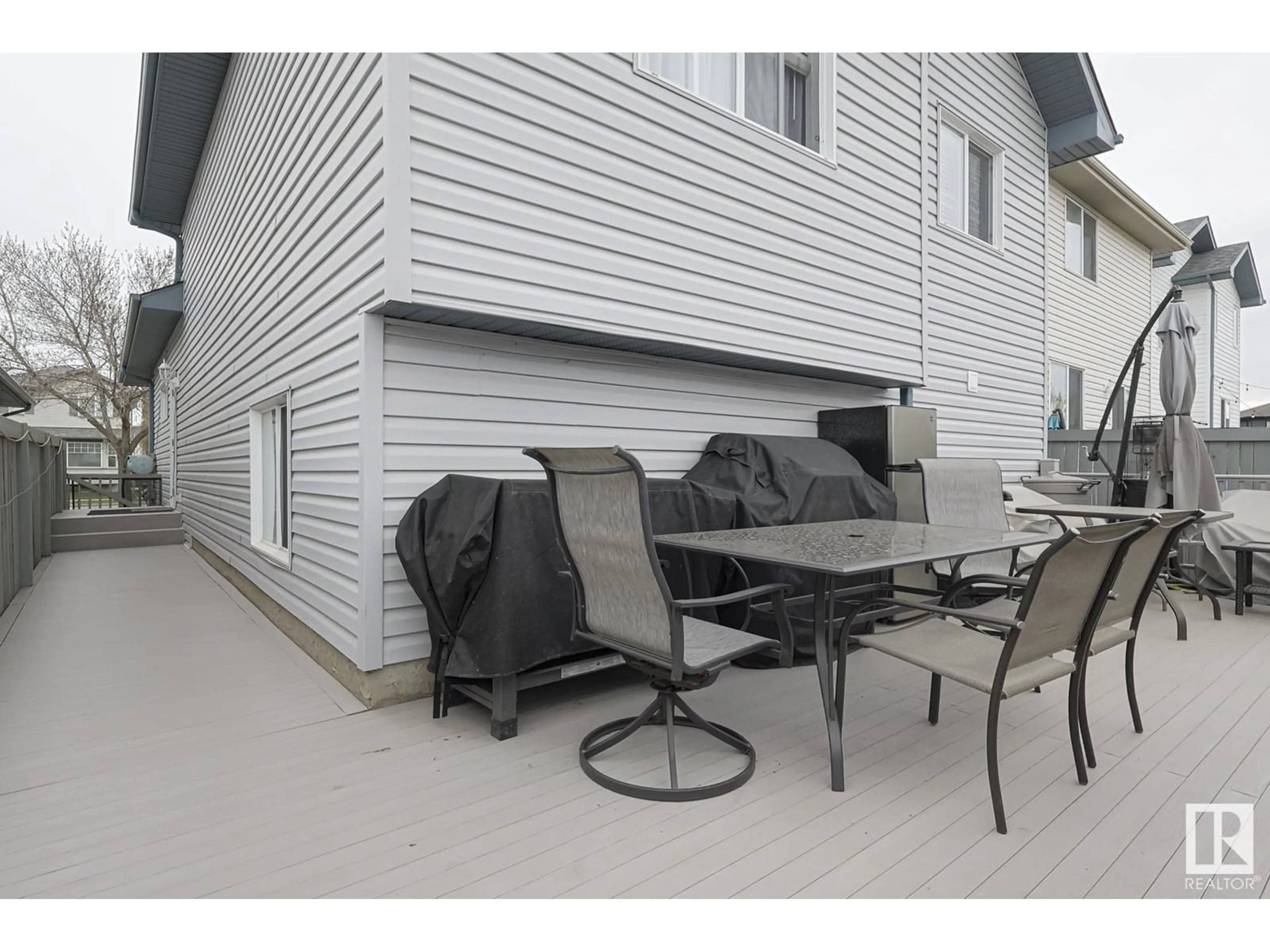 Patio, street for 21376 88 AV, Edmonton Alberta T5T6V1