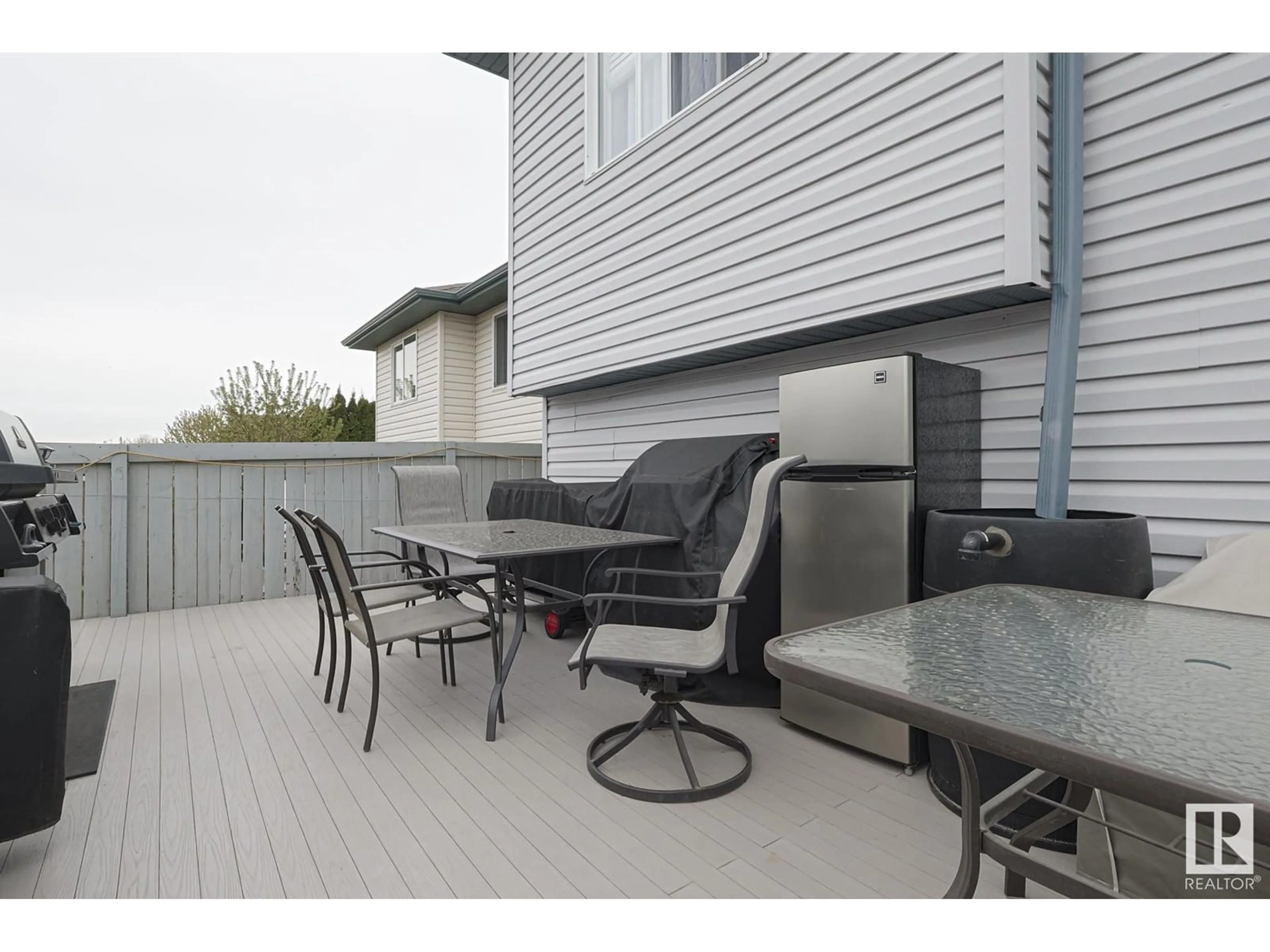 Patio, street for 21376 88 AV, Edmonton Alberta T5T6V1