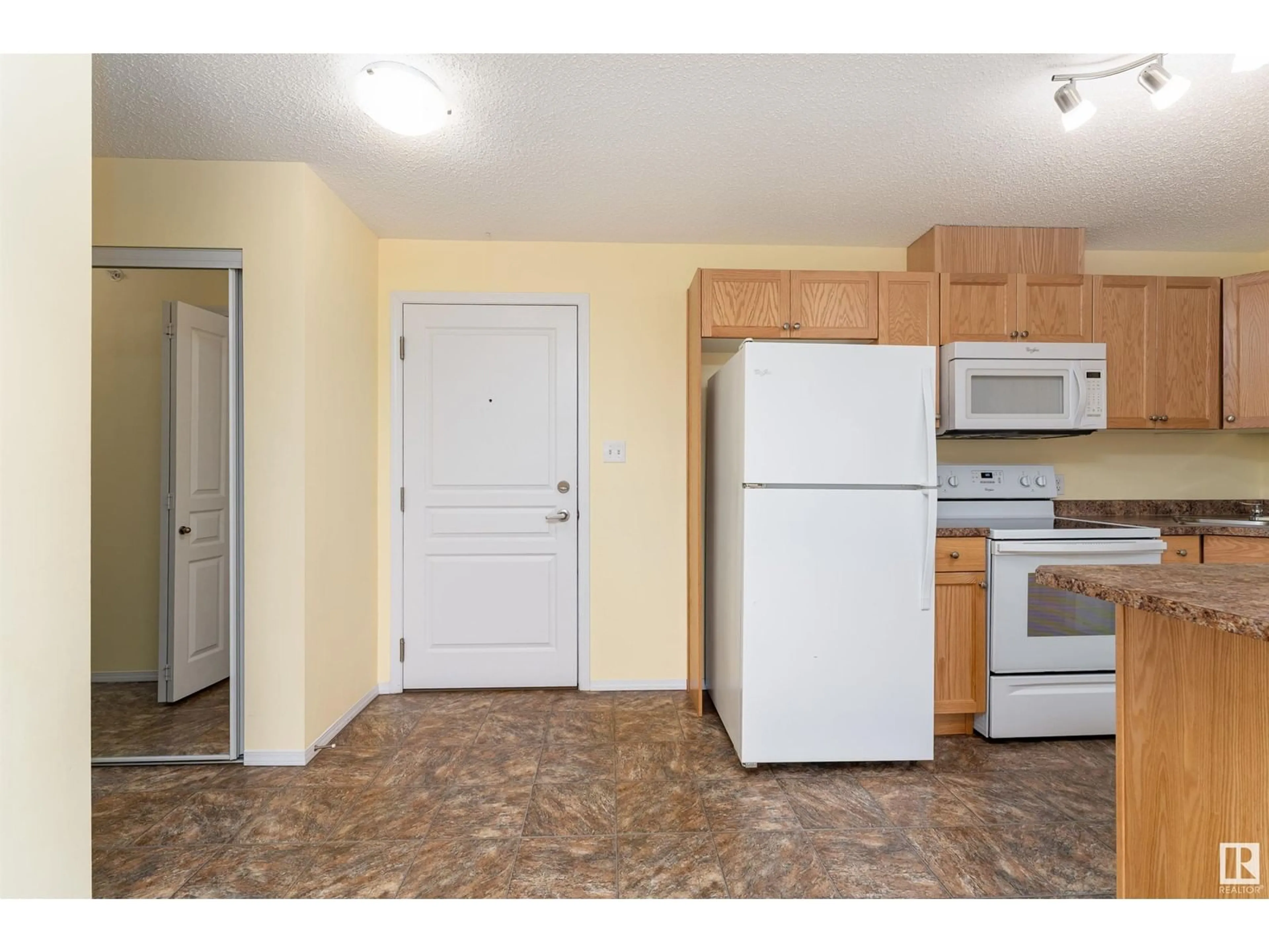 Standard kitchen, unknown for 301 - 438 CLAREVIEW STATION DR, Edmonton Alberta T6J7H3