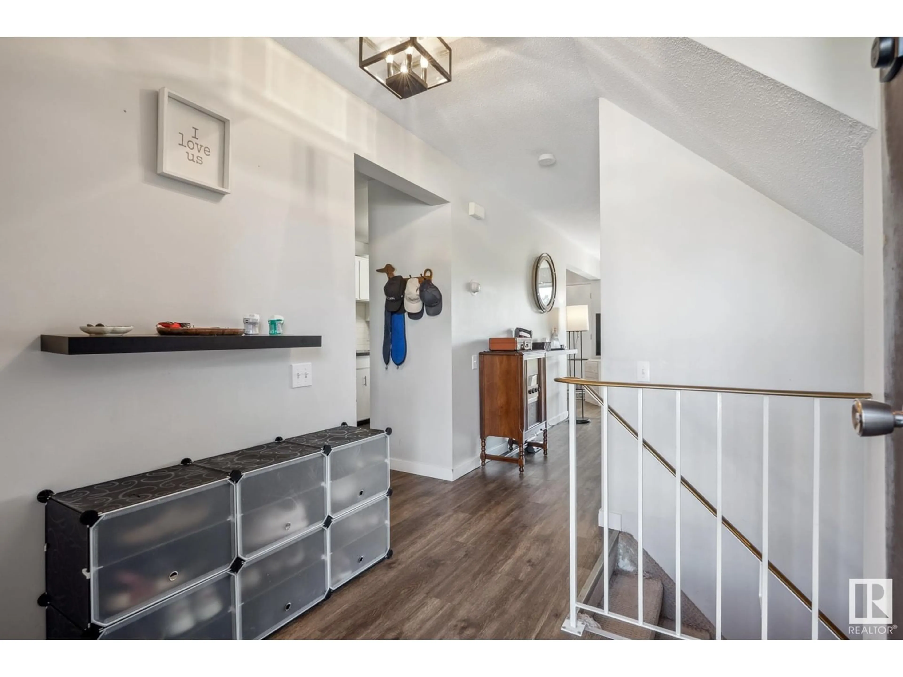 Indoor entryway for 97 GRANDIN VG, St. Albert Alberta T8N1R9