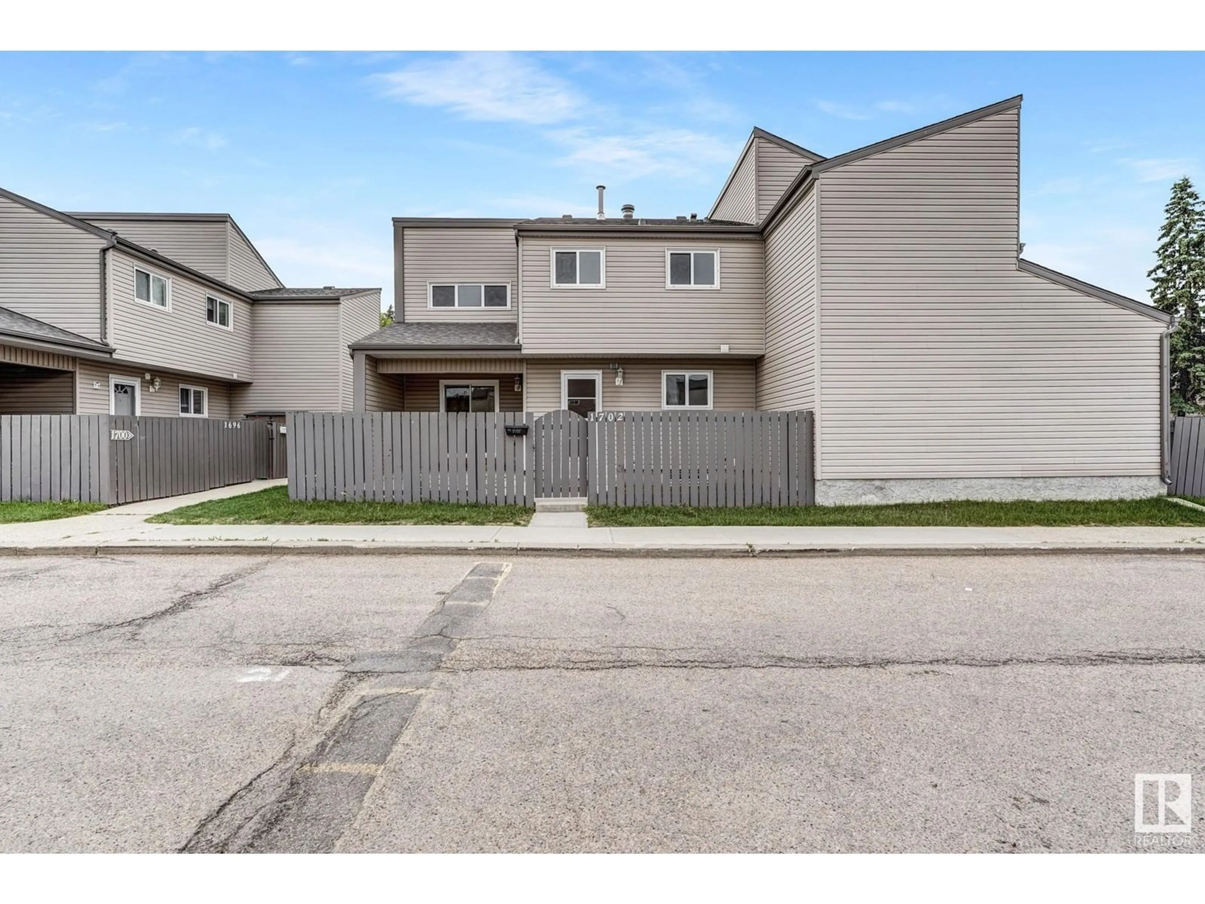 Unknown for 1702 LAKEWOOD RD, Edmonton Alberta T6K3H5