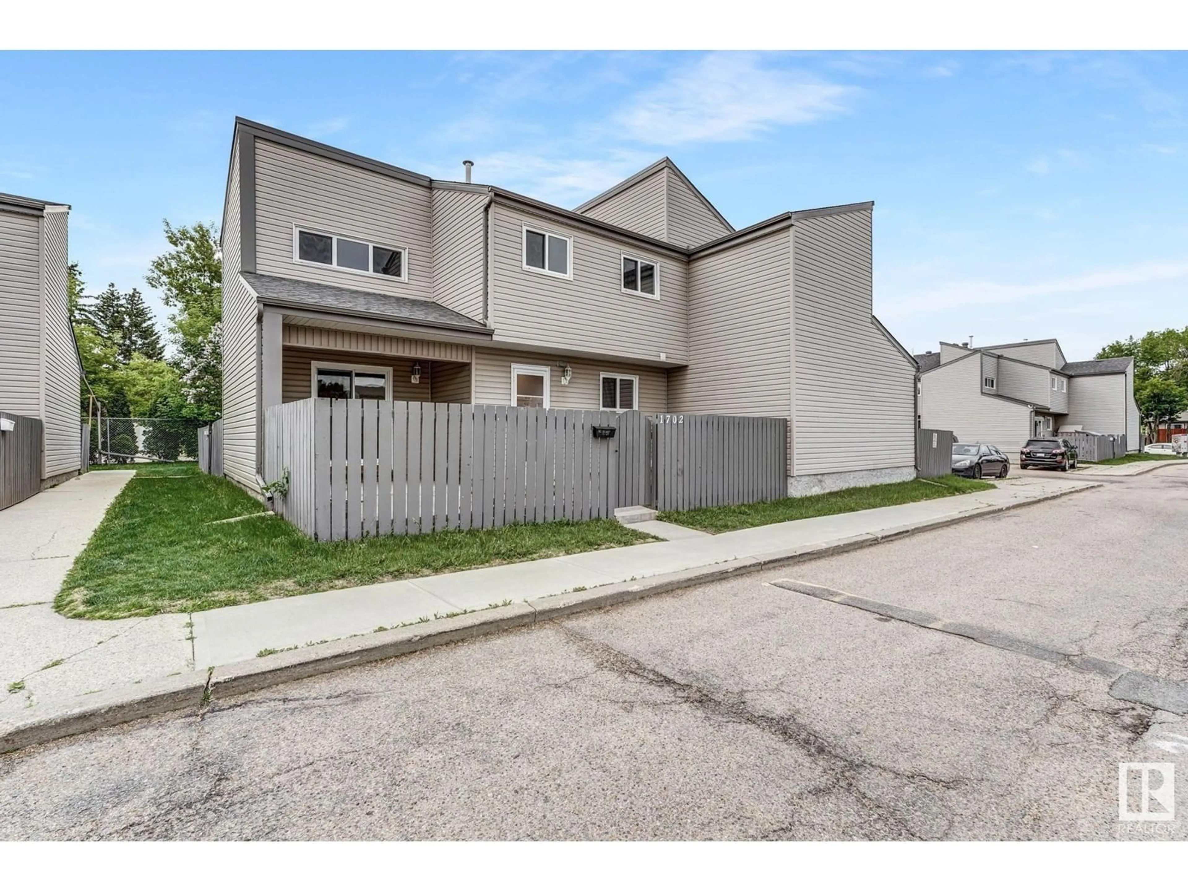 Unknown for 1702 LAKEWOOD RD, Edmonton Alberta T6K3H5