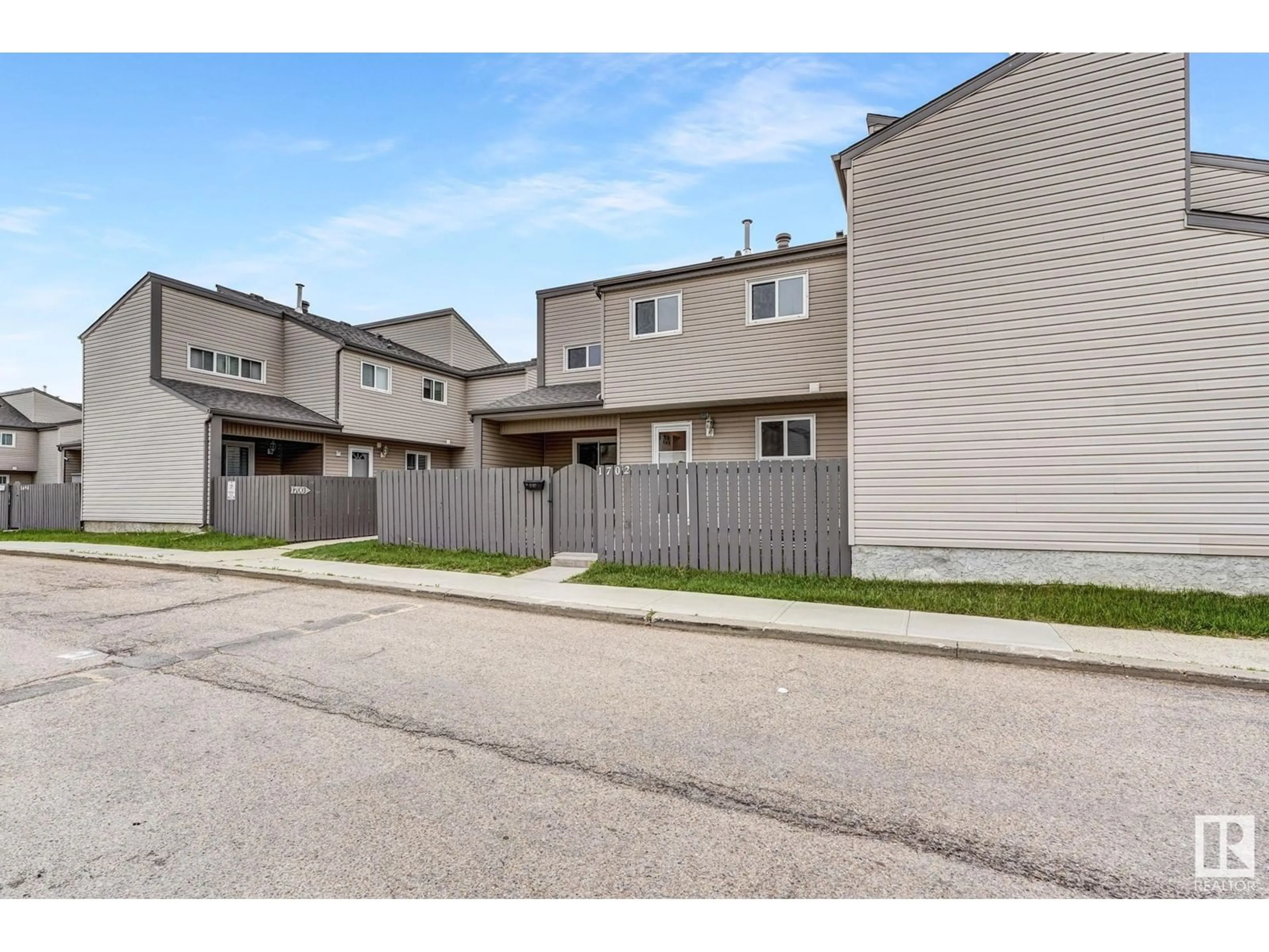 Unknown for 1702 LAKEWOOD RD, Edmonton Alberta T6K3H5