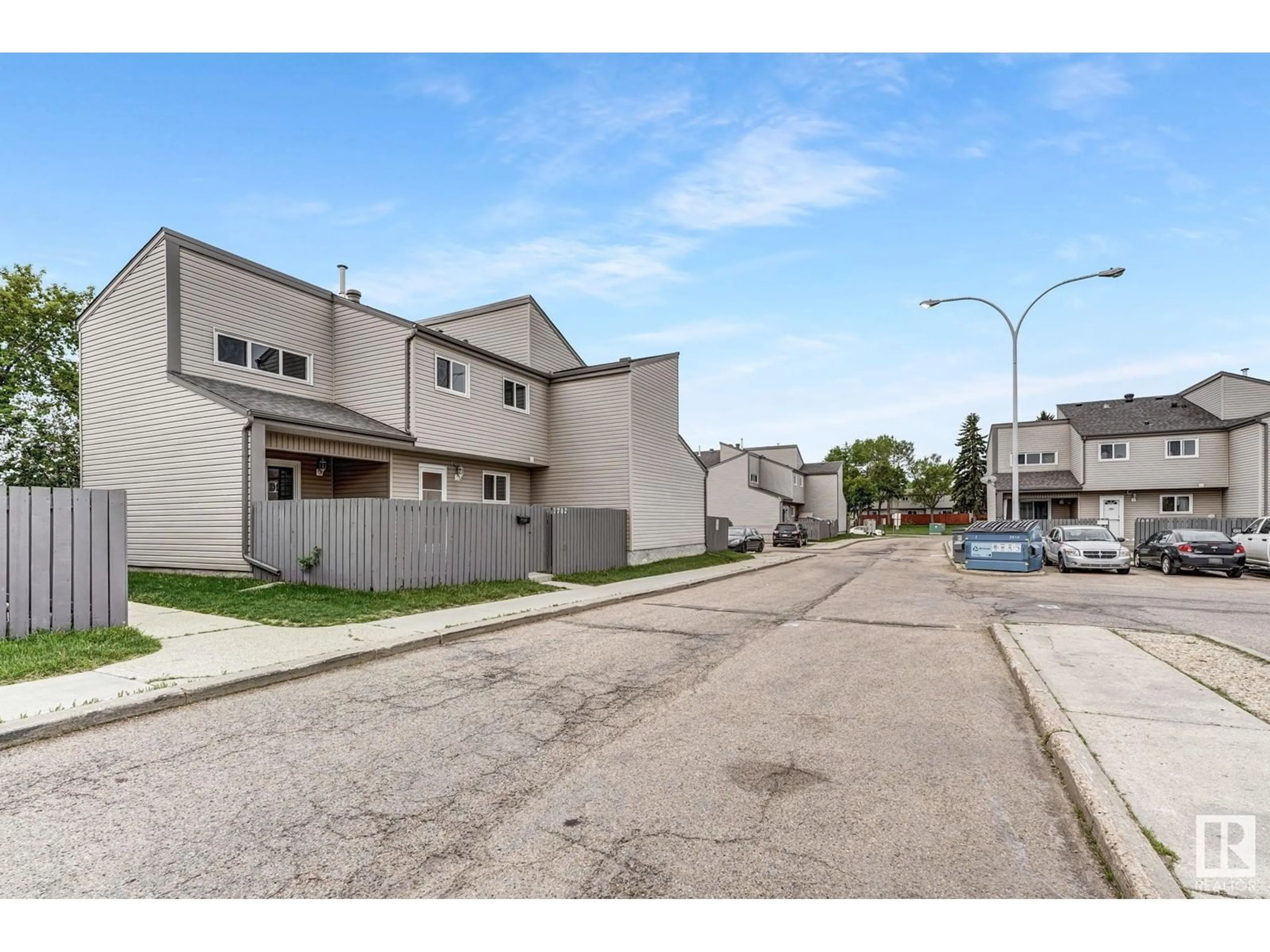 Unknown for 1702 LAKEWOOD RD, Edmonton Alberta T6K3H5