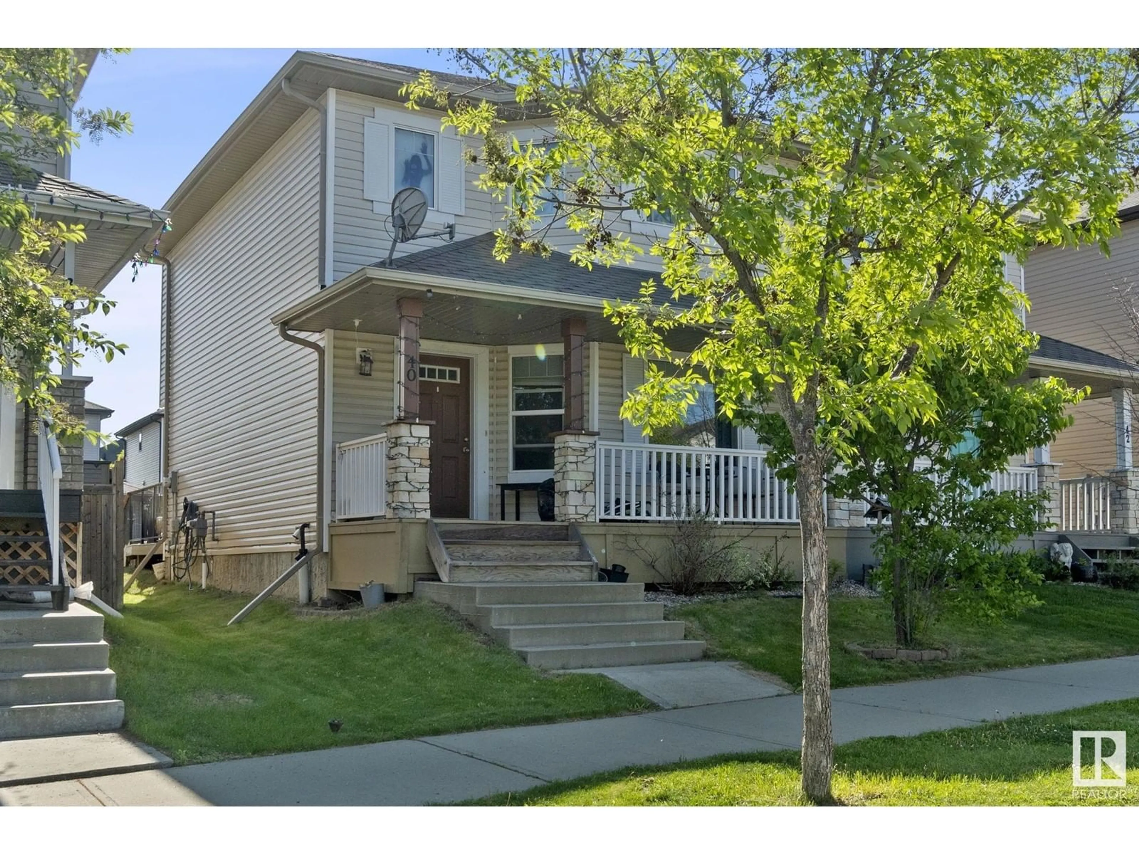 Home with vinyl exterior material, street for 40 VIVIAN WY, Spruce Grove Alberta T7X0B6