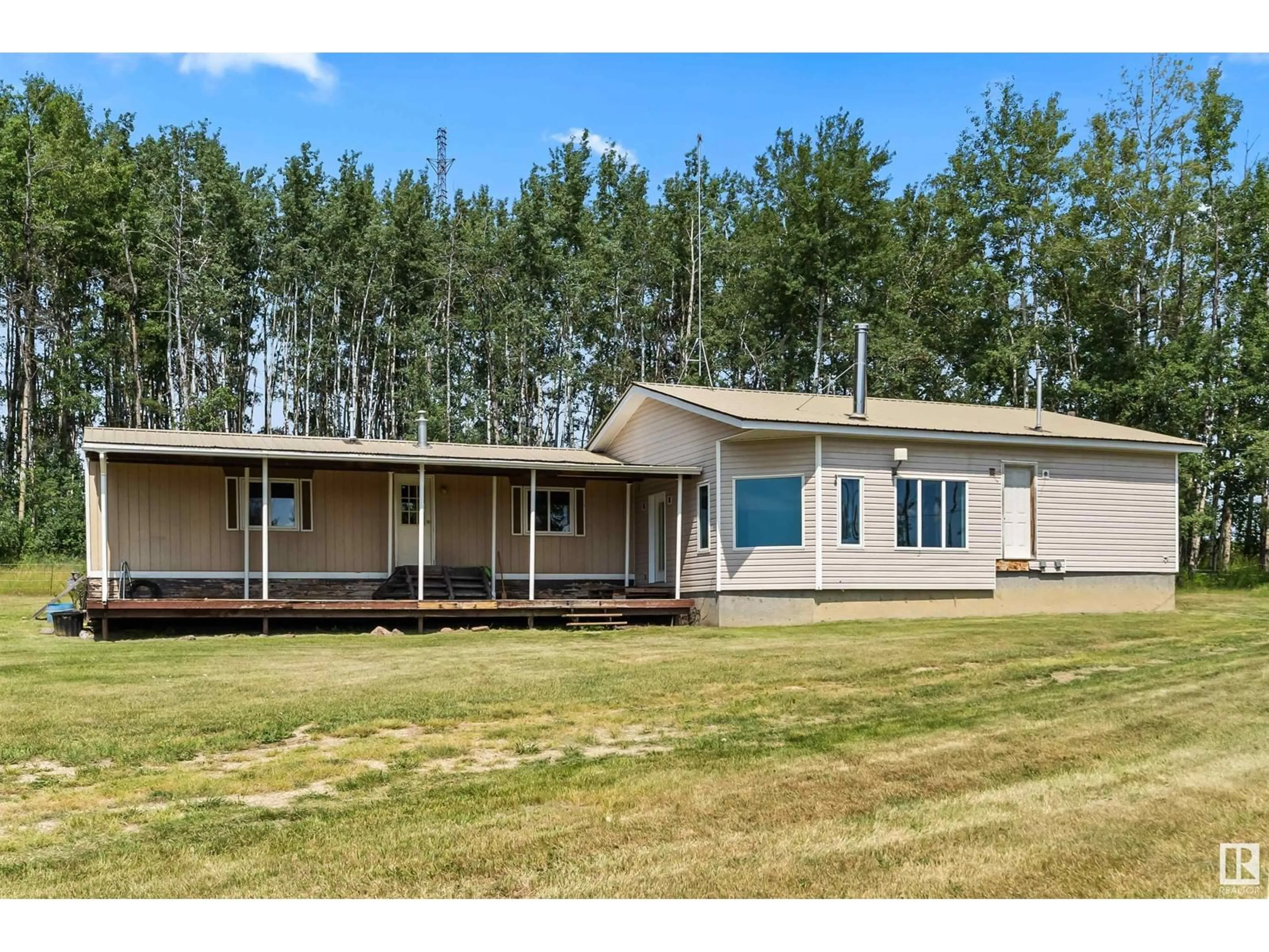 Home with vinyl exterior material, building for 54509 RRD 101, Rural Yellowhead Alberta T0E2M0