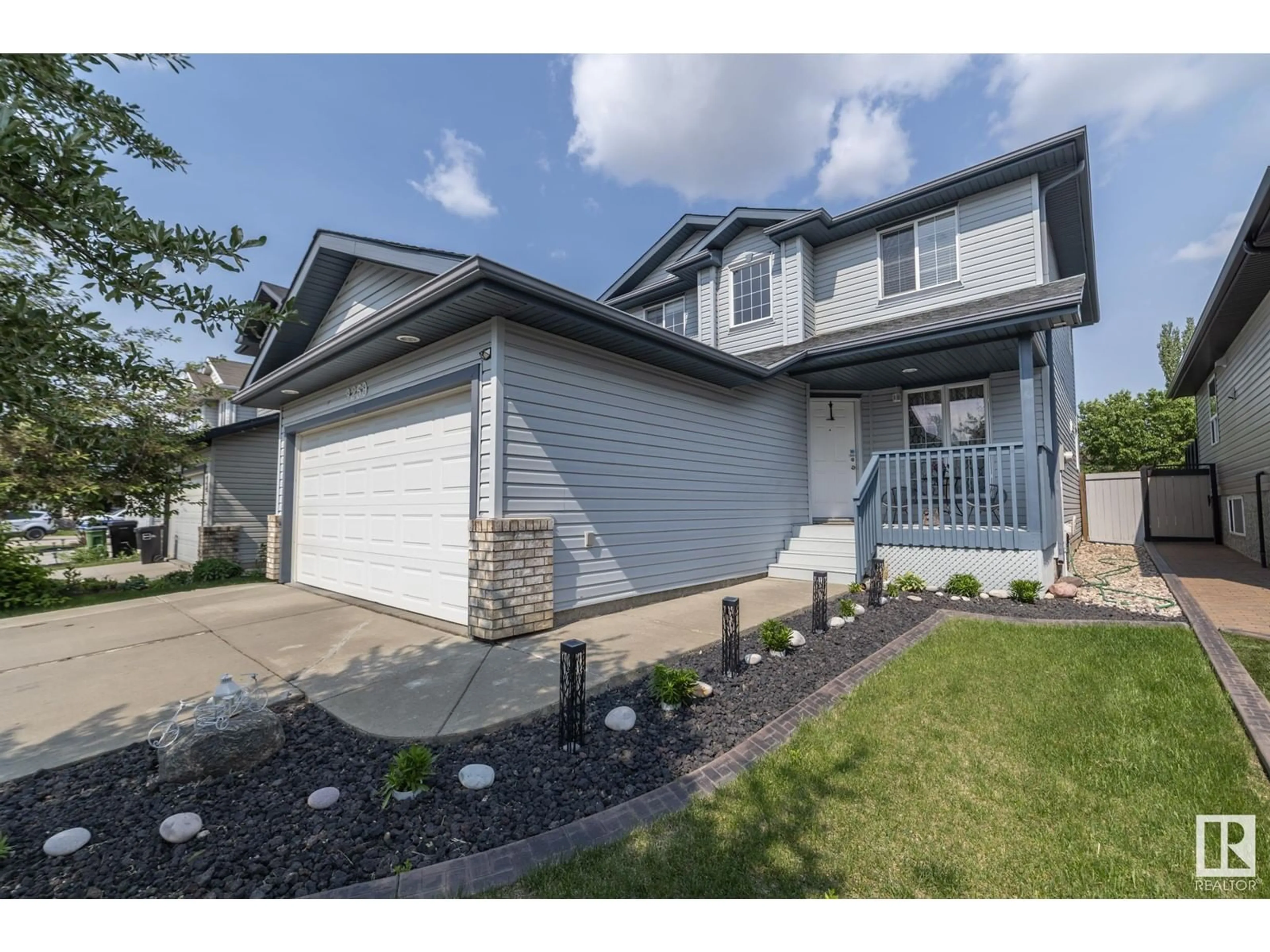 Home with vinyl exterior material, street for NW - 9259 212 ST, Edmonton Alberta T5T6Z2