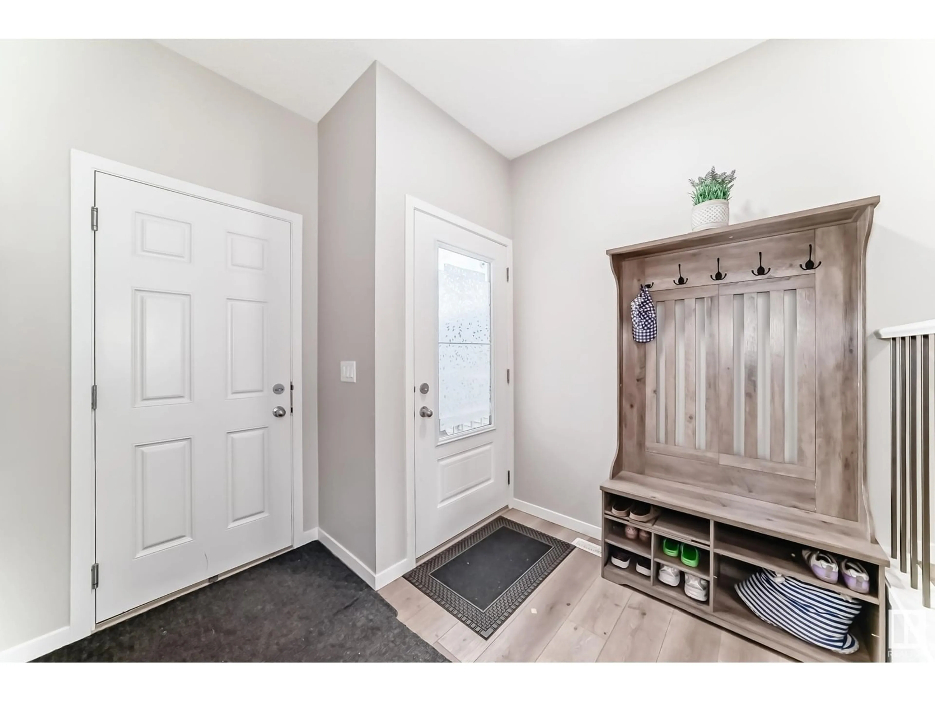 Indoor entryway for 5357 LARK LANDING LD, Edmonton Alberta T5S0S2