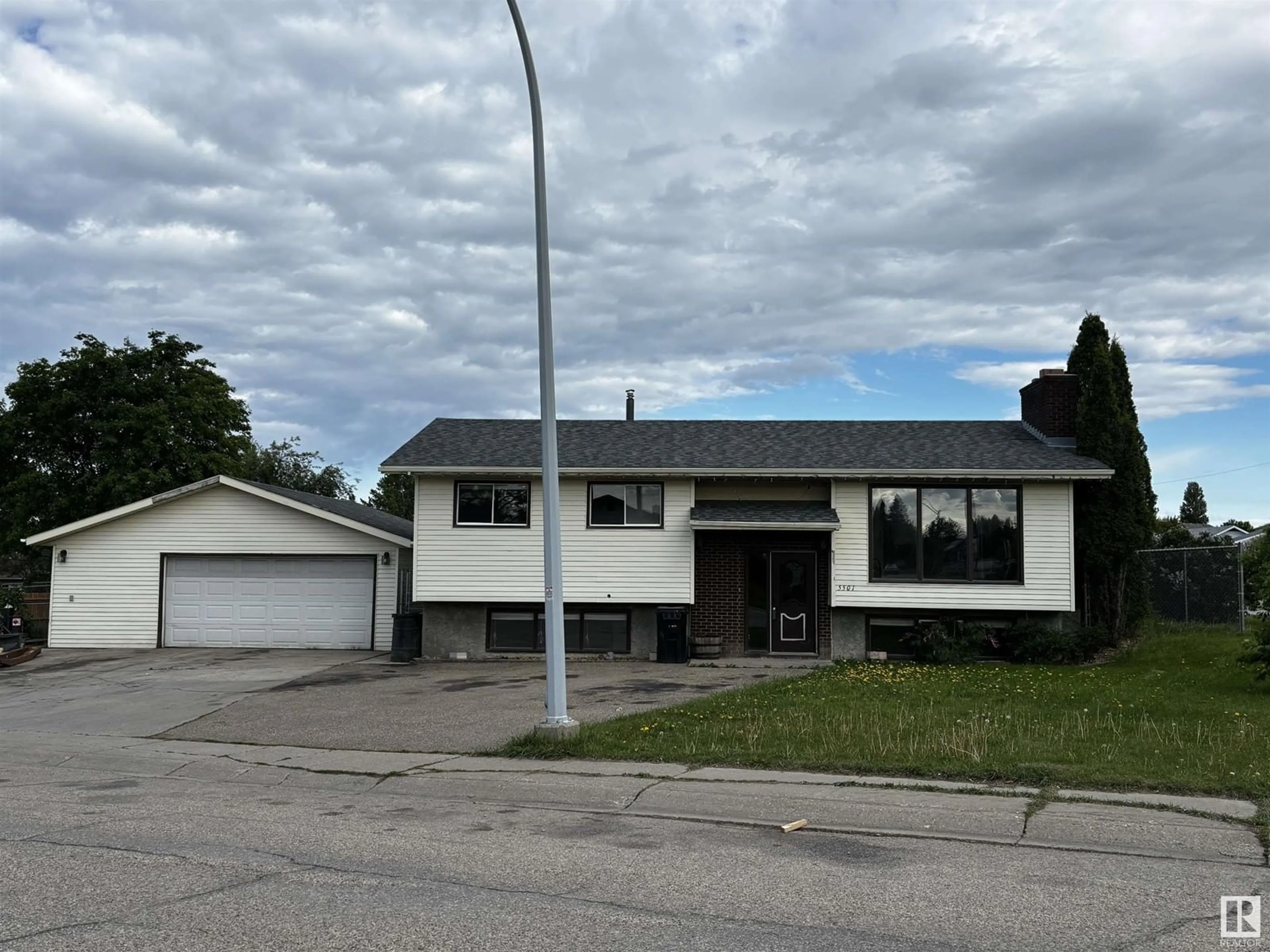 Unknown for 5501 48 ST, Drayton Valley Alberta T7A1B5