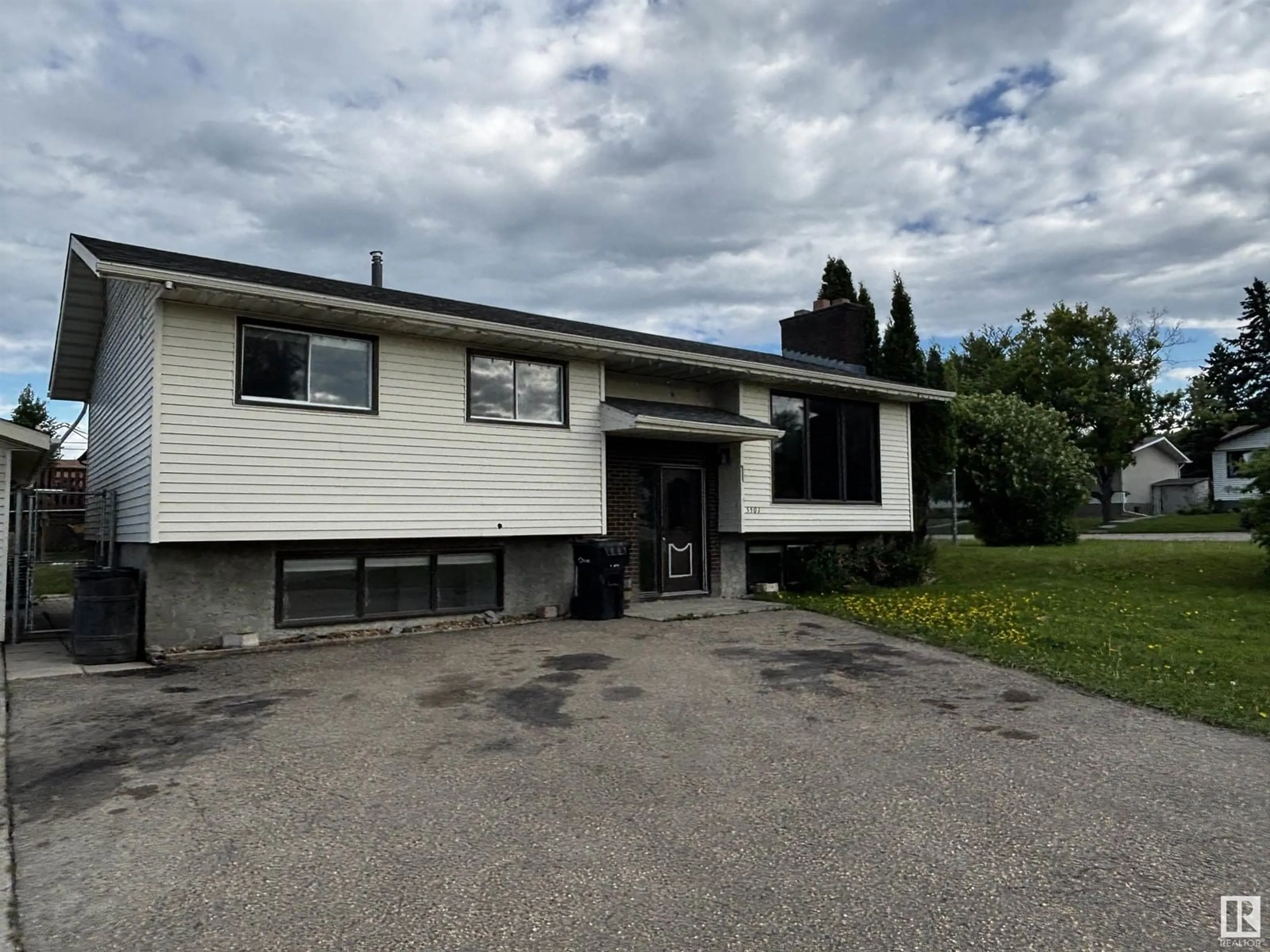 A pic from outside/outdoor area/front of a property/back of a property/a pic from drone, building for 5501 48 ST, Drayton Valley Alberta T7A1B5