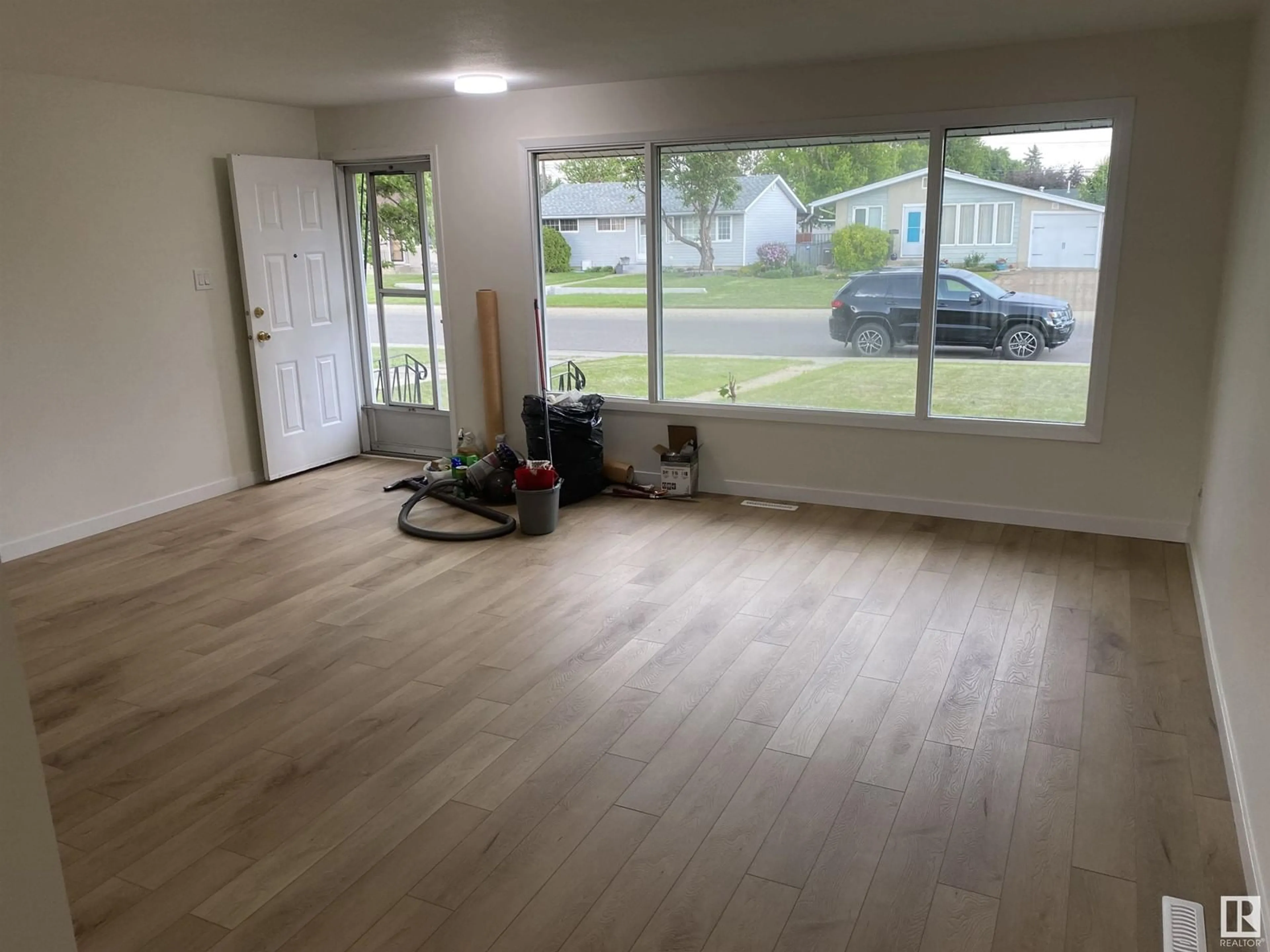 A pic of a room for NW - 12916 135 ST, Edmonton Alberta T5L1Y2