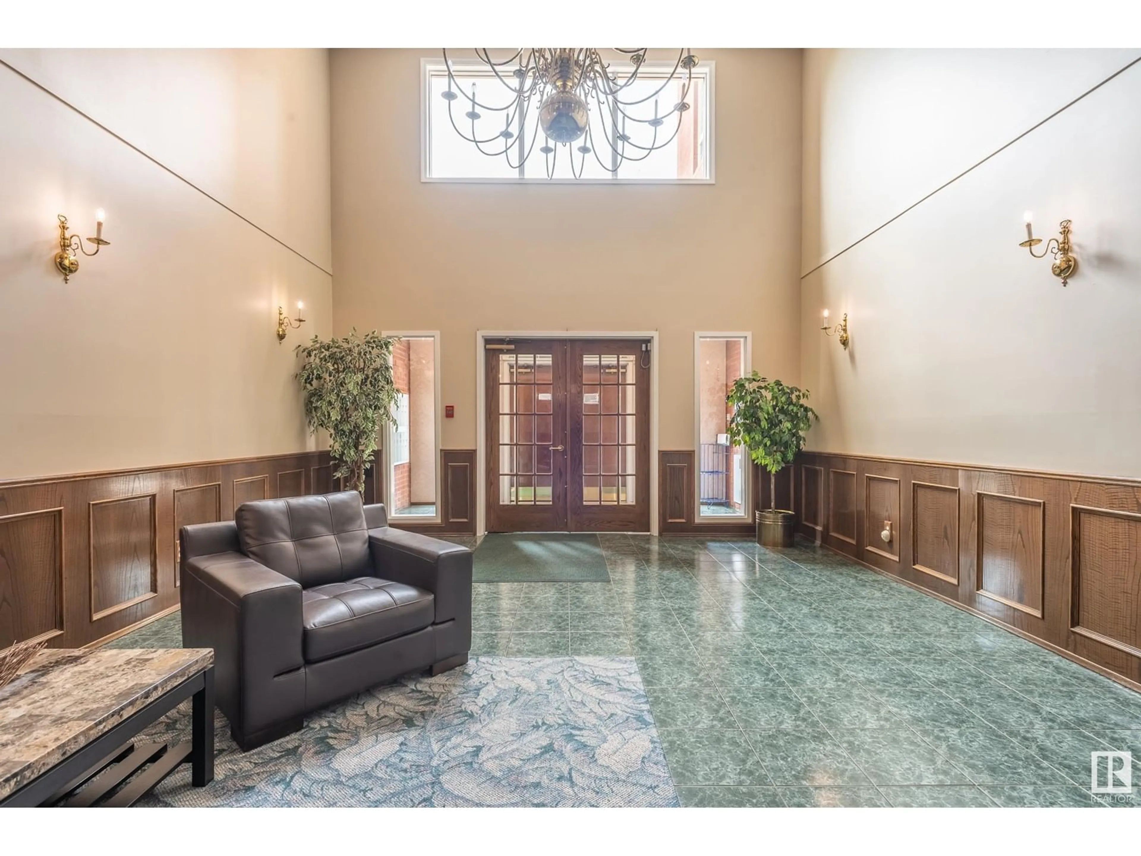Lobby for 102 - 102 SIR WINSTON CHURCHILL AV, St. Albert Alberta T8N0G3