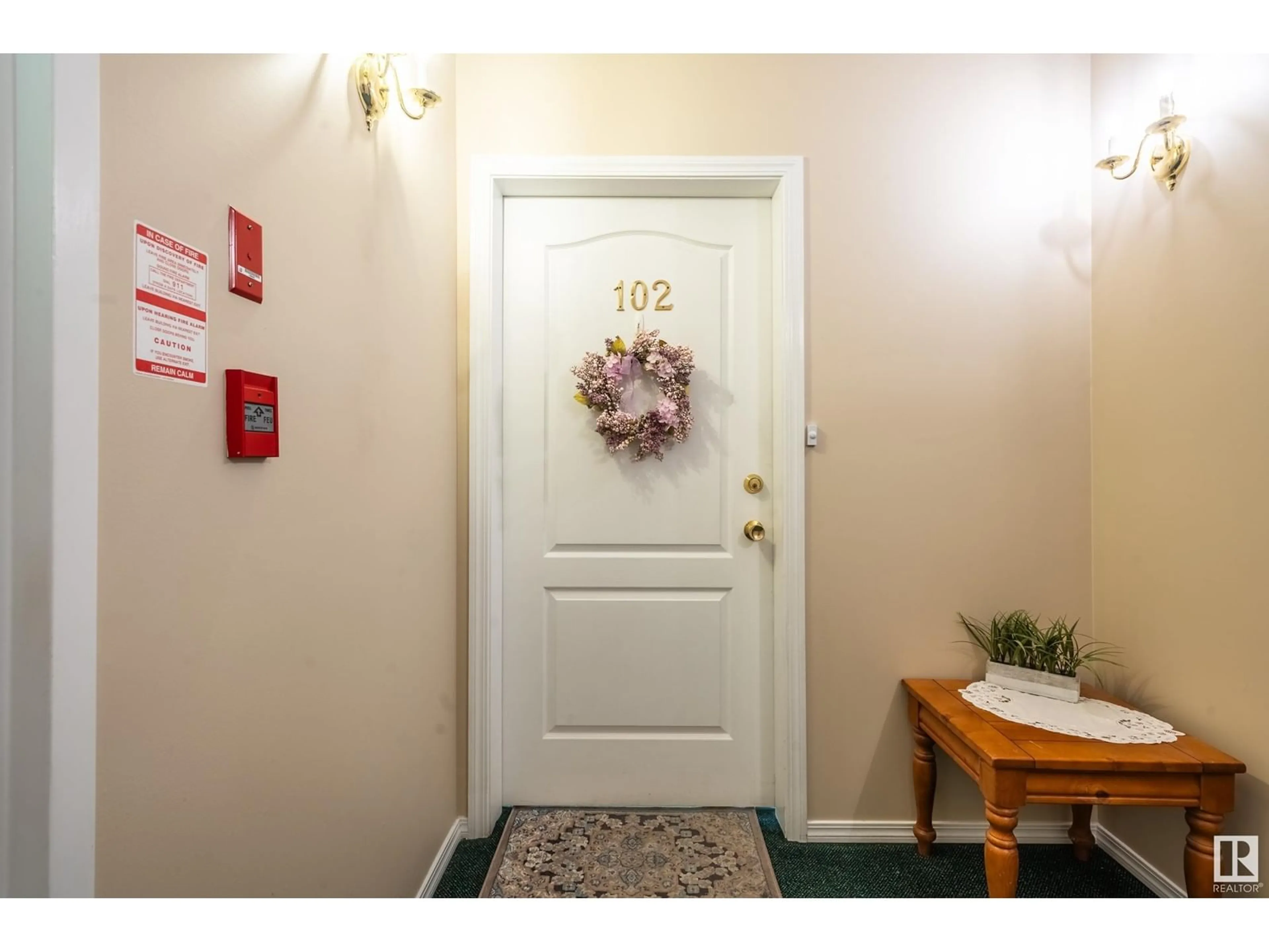 Indoor entryway for 102 - 102 SIR WINSTON CHURCHILL AV, St. Albert Alberta T8N0G3