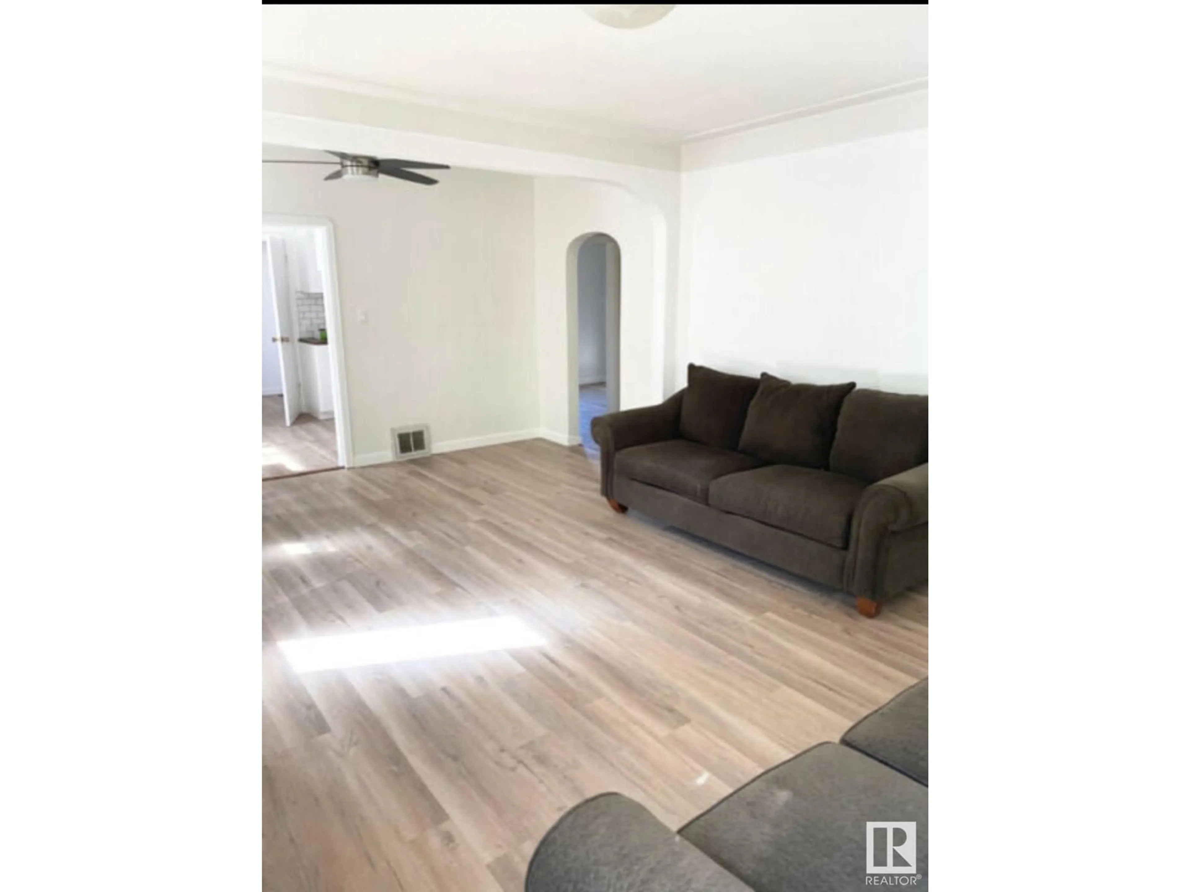 A pic of a room for 12008 64 ST, Edmonton Alberta T5W4J6