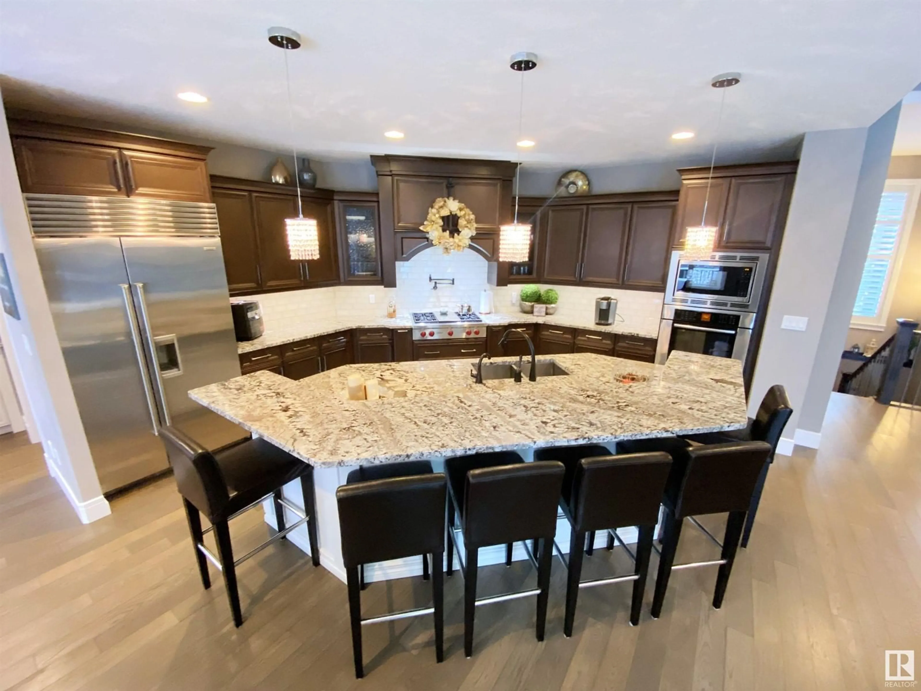 Contemporary kitchen, ceramic/tile floor for 53120 - 2 RGE ROAD 15, Rural Parkland County Alberta T7Y2E4