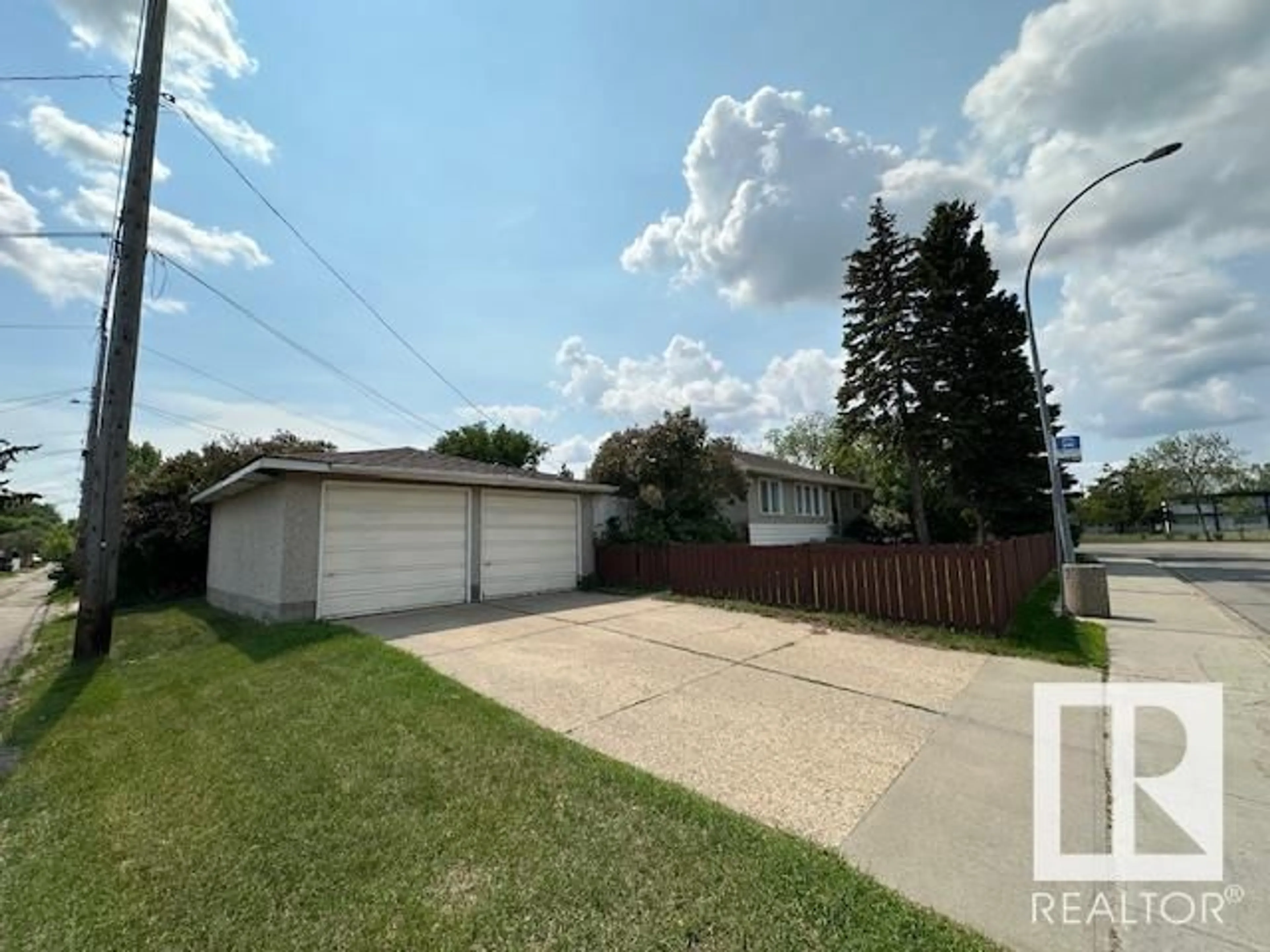 A pic from outside/outdoor area/front of a property/back of a property/a pic from drone, street for 13907 135 AV NW, Edmonton Alberta T5L3Z1