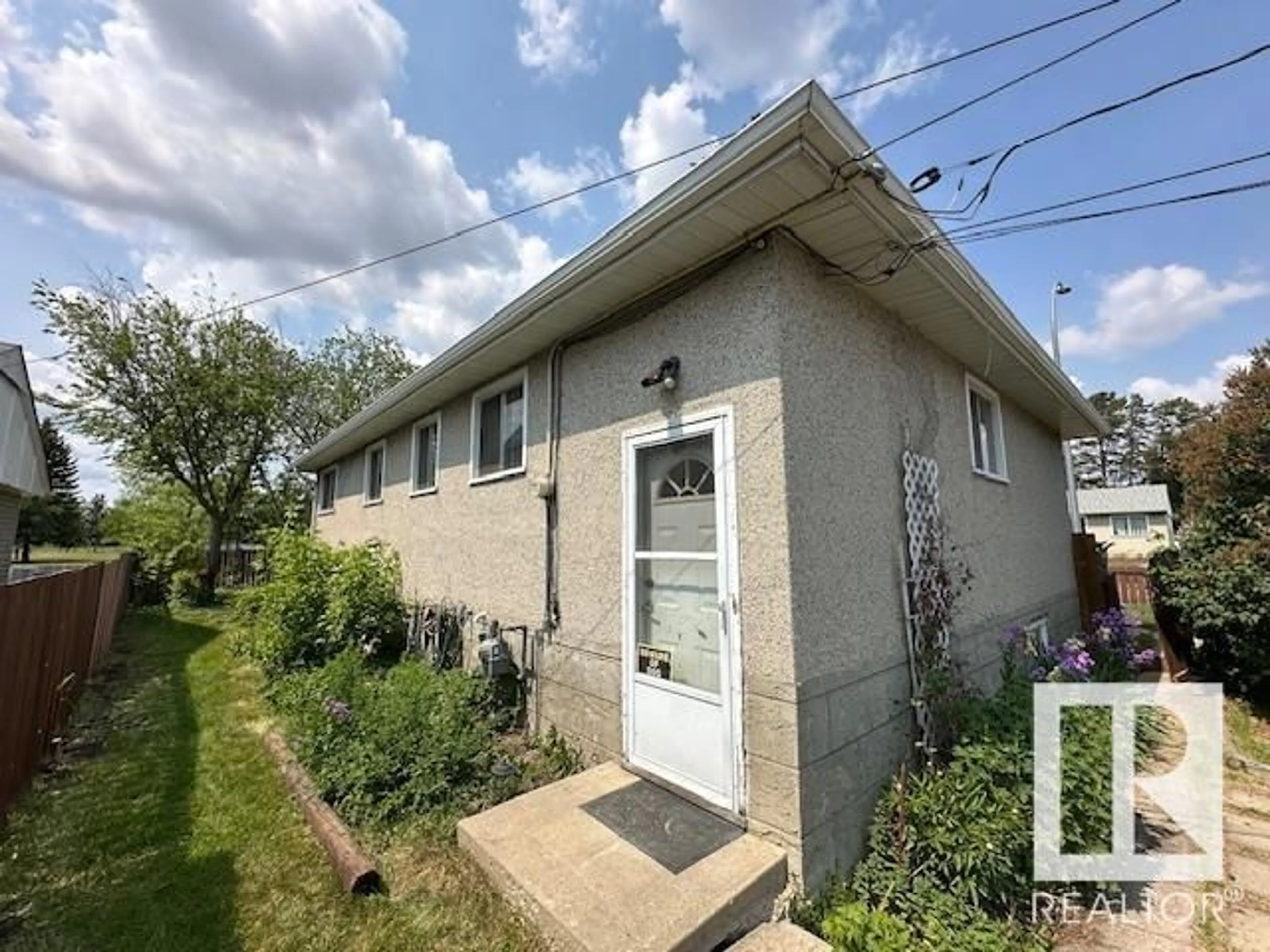 Unknown for 13907 135 AV NW, Edmonton Alberta T5L3Z1