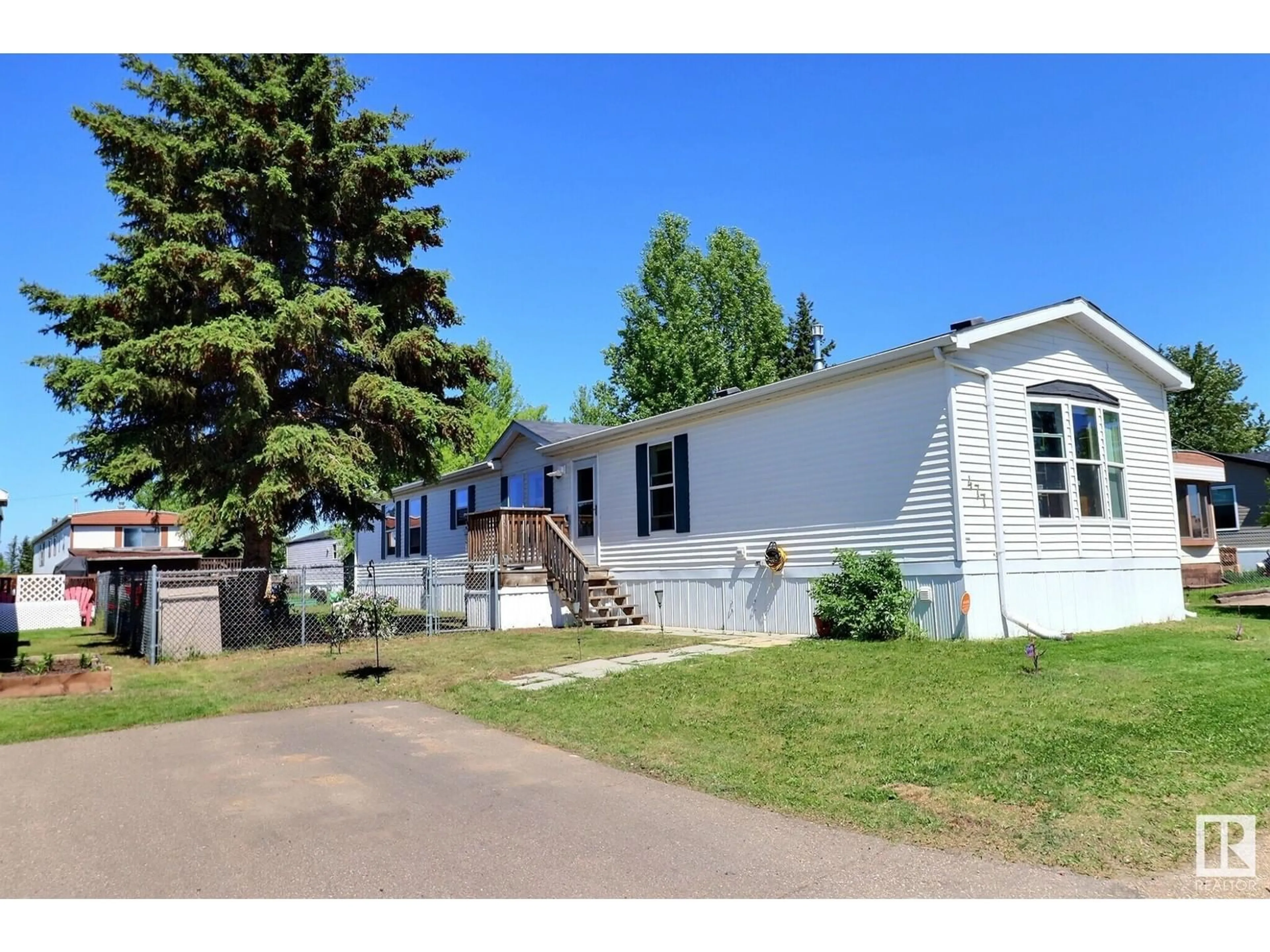 Home with vinyl exterior material, street for 53222 - 477 RANGE ROAD 272 SQ, Rural Parkland County Alberta T7X3P4