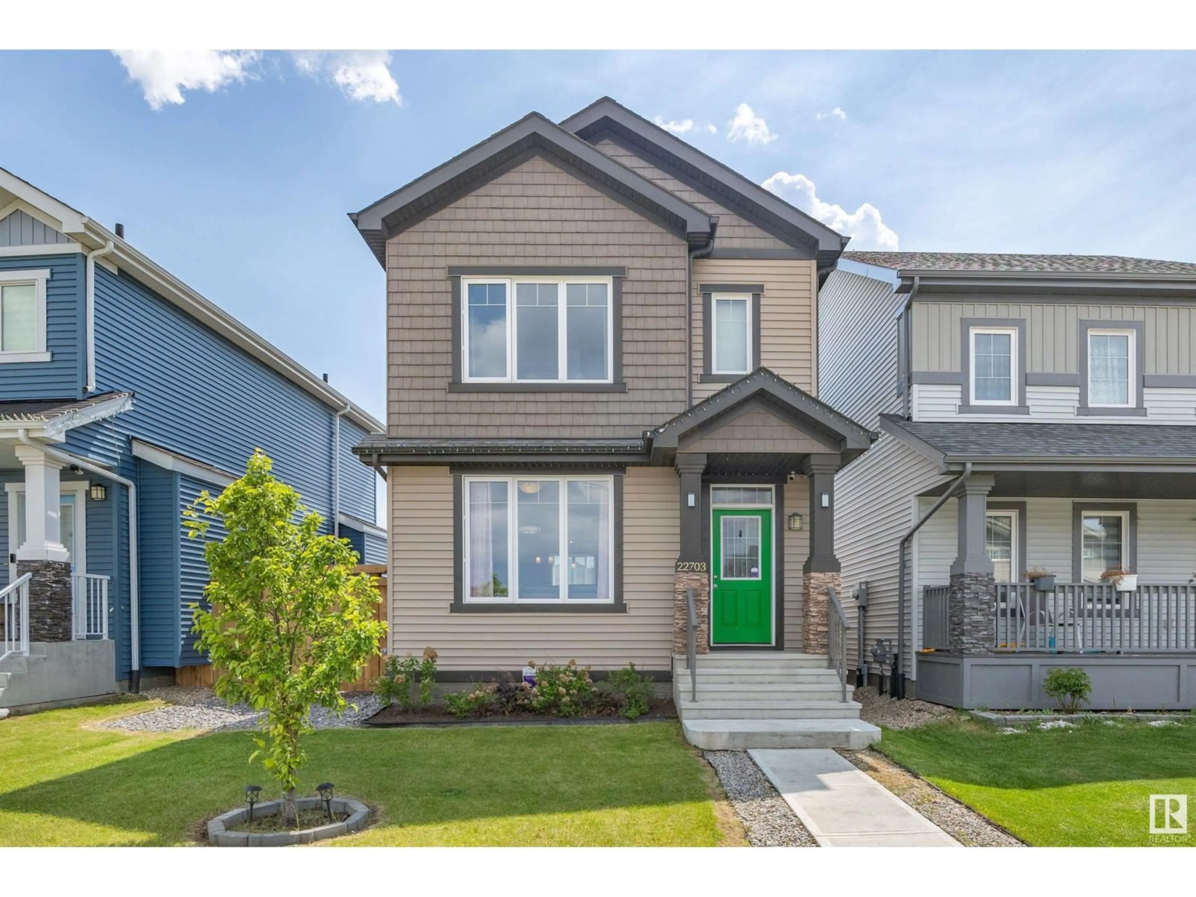 Home with vinyl exterior material, street for 22703 98 AV, Edmonton Alberta T5T7M4