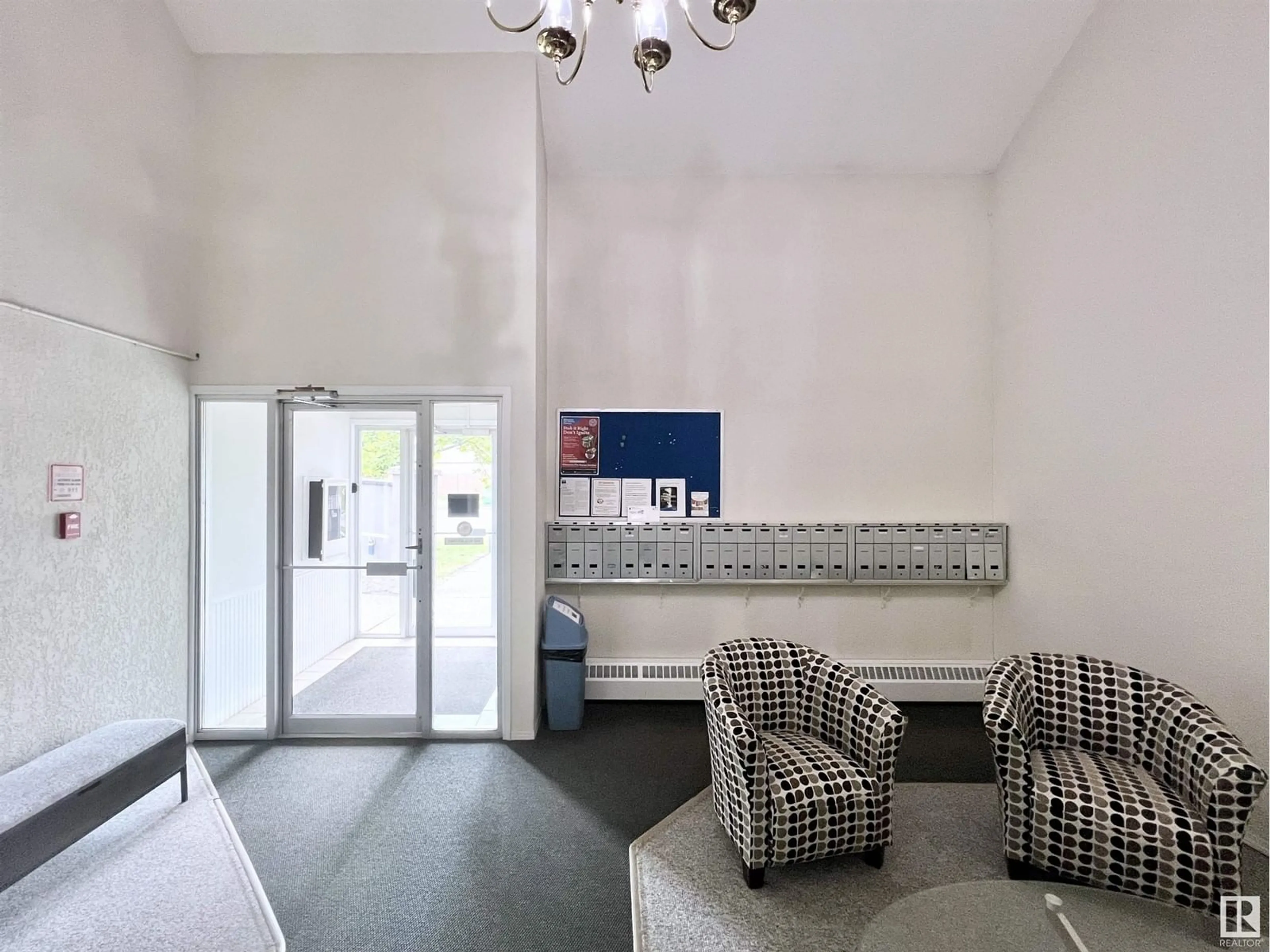 Indoor foyer for #402 - 11020 19 AV, Edmonton Alberta T6J9P5