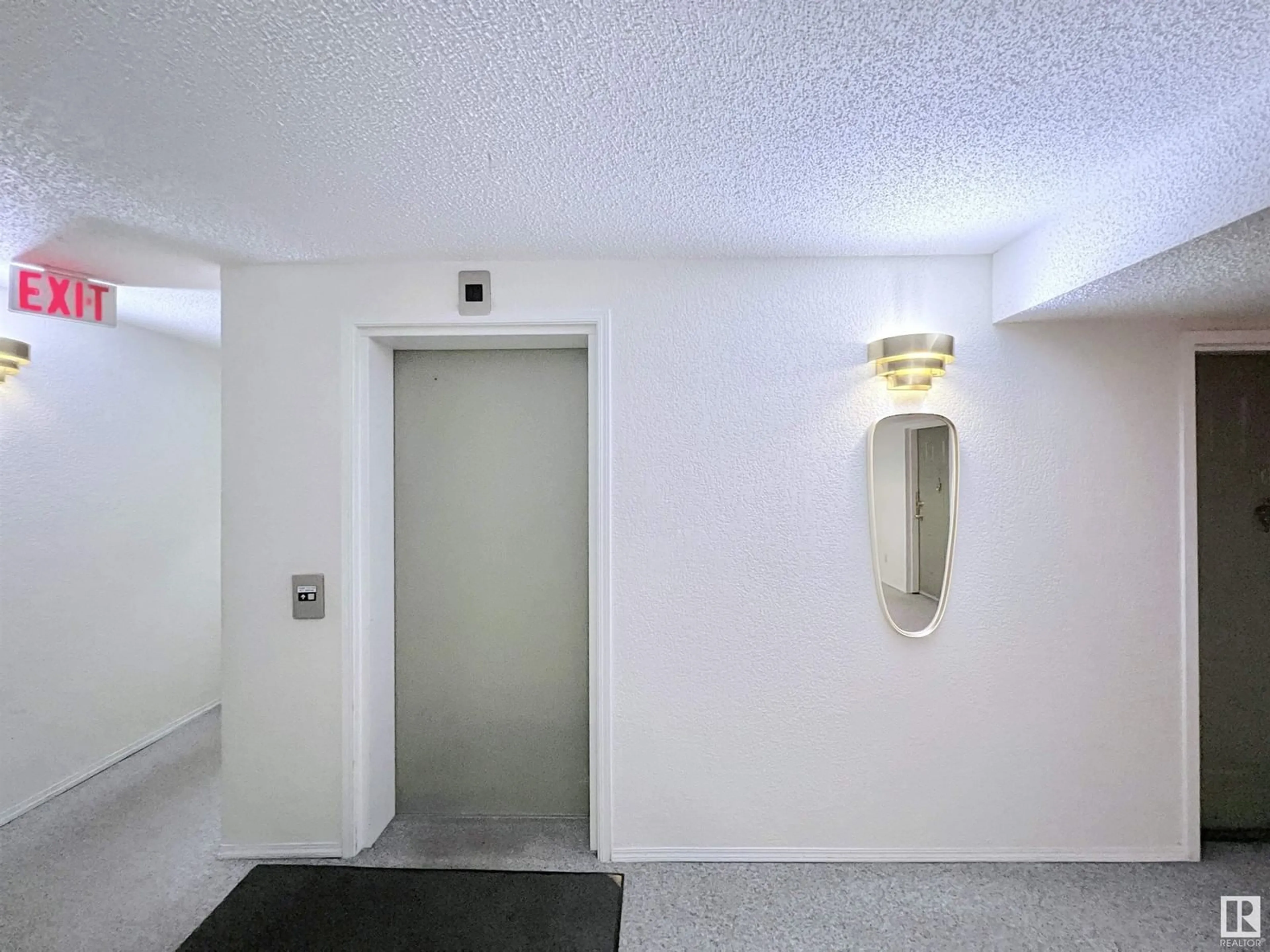 Indoor foyer for #402 - 11020 19 AV, Edmonton Alberta T6J9P5