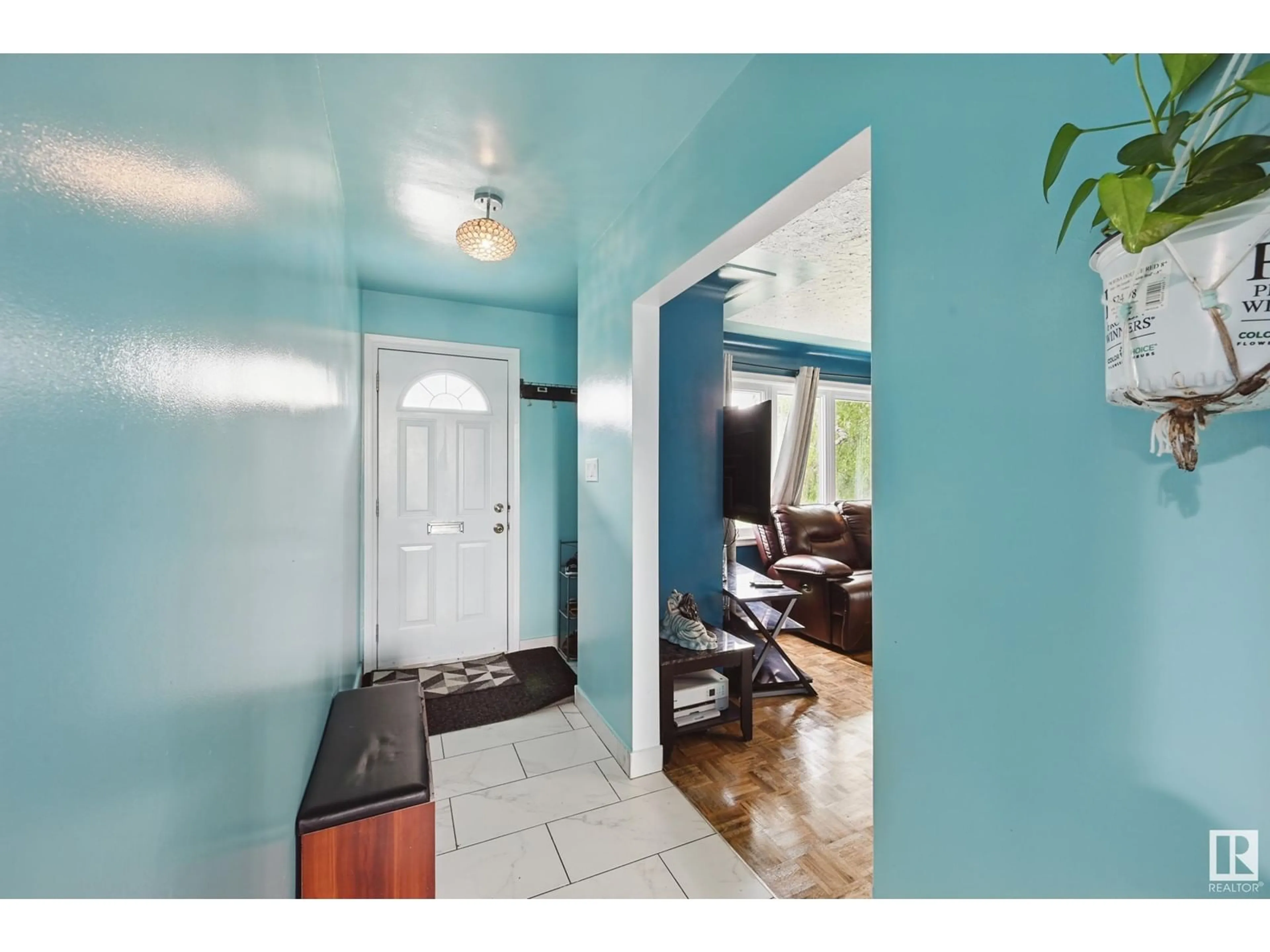 Indoor entryway for NW - 6308 130 AV, Edmonton Alberta T5A0G7