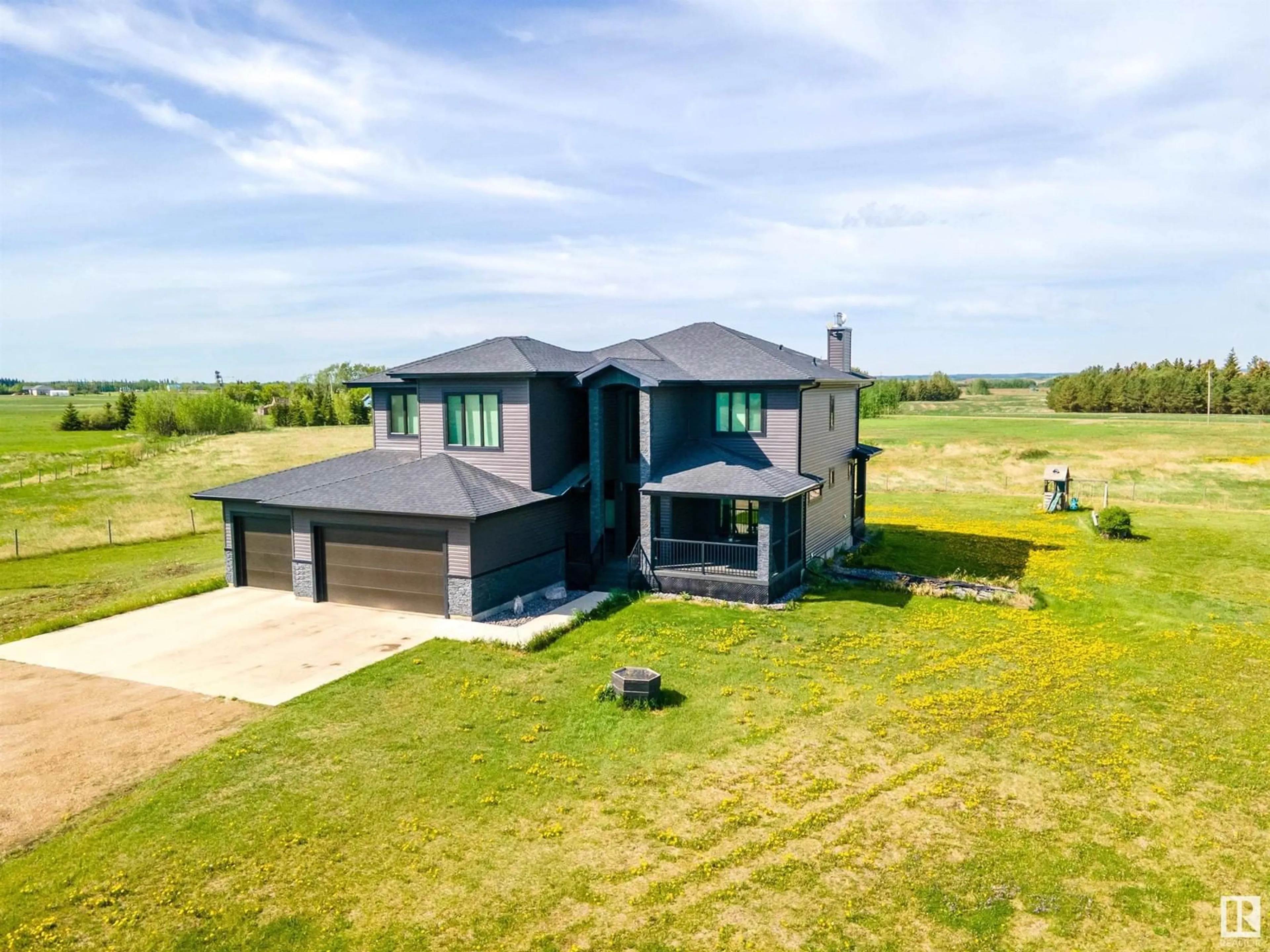 A pic from outside/outdoor area/front of a property/back of a property/a pic from drone, building for 26231 TWP RD 544, Rural Sturgeon County Alberta T8T1N3