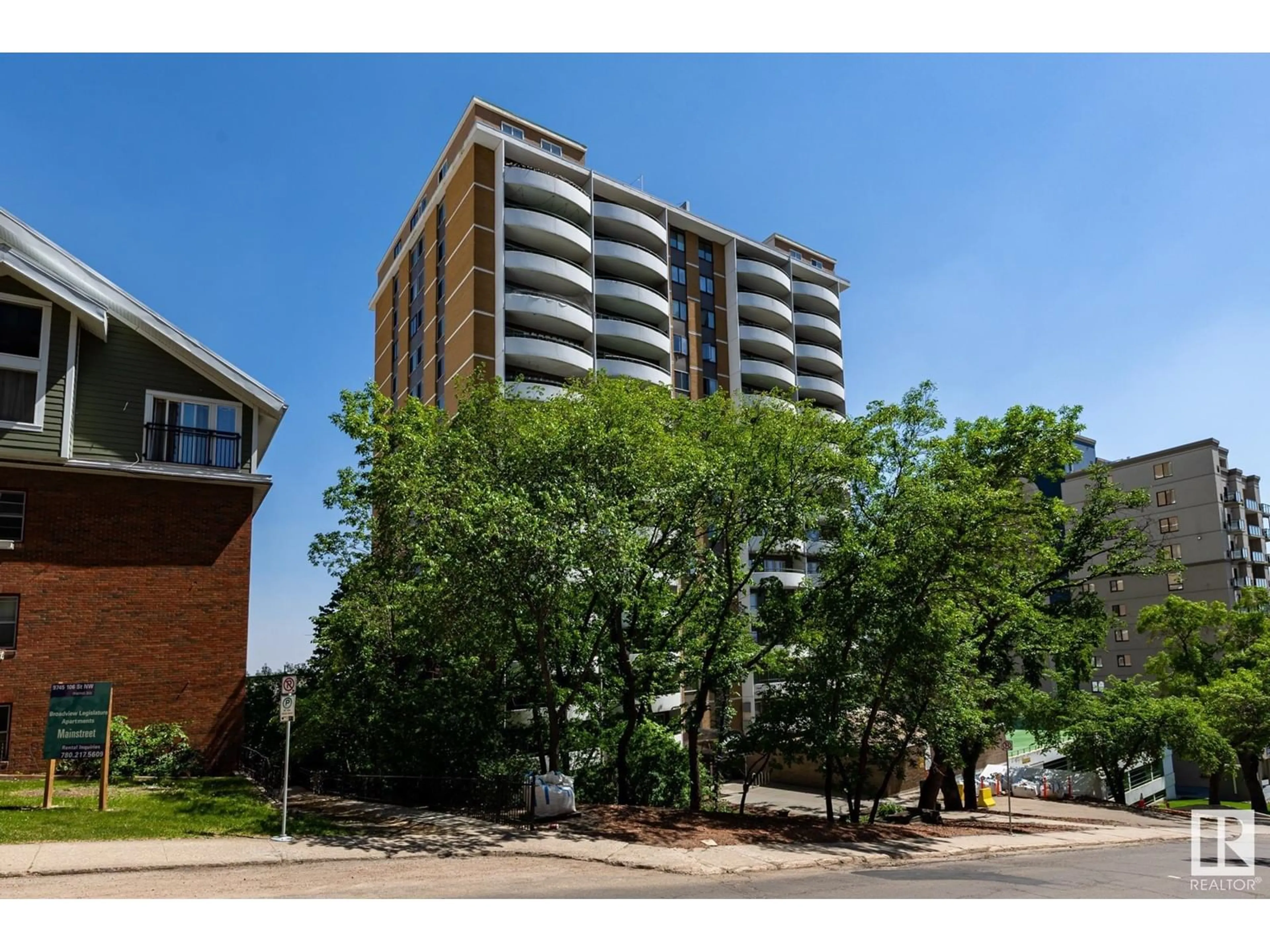 A pic from outside/outdoor area/front of a property/back of a property/a pic from drone, building for 1403 - 9725 106 ST, Edmonton Alberta T5K1B5