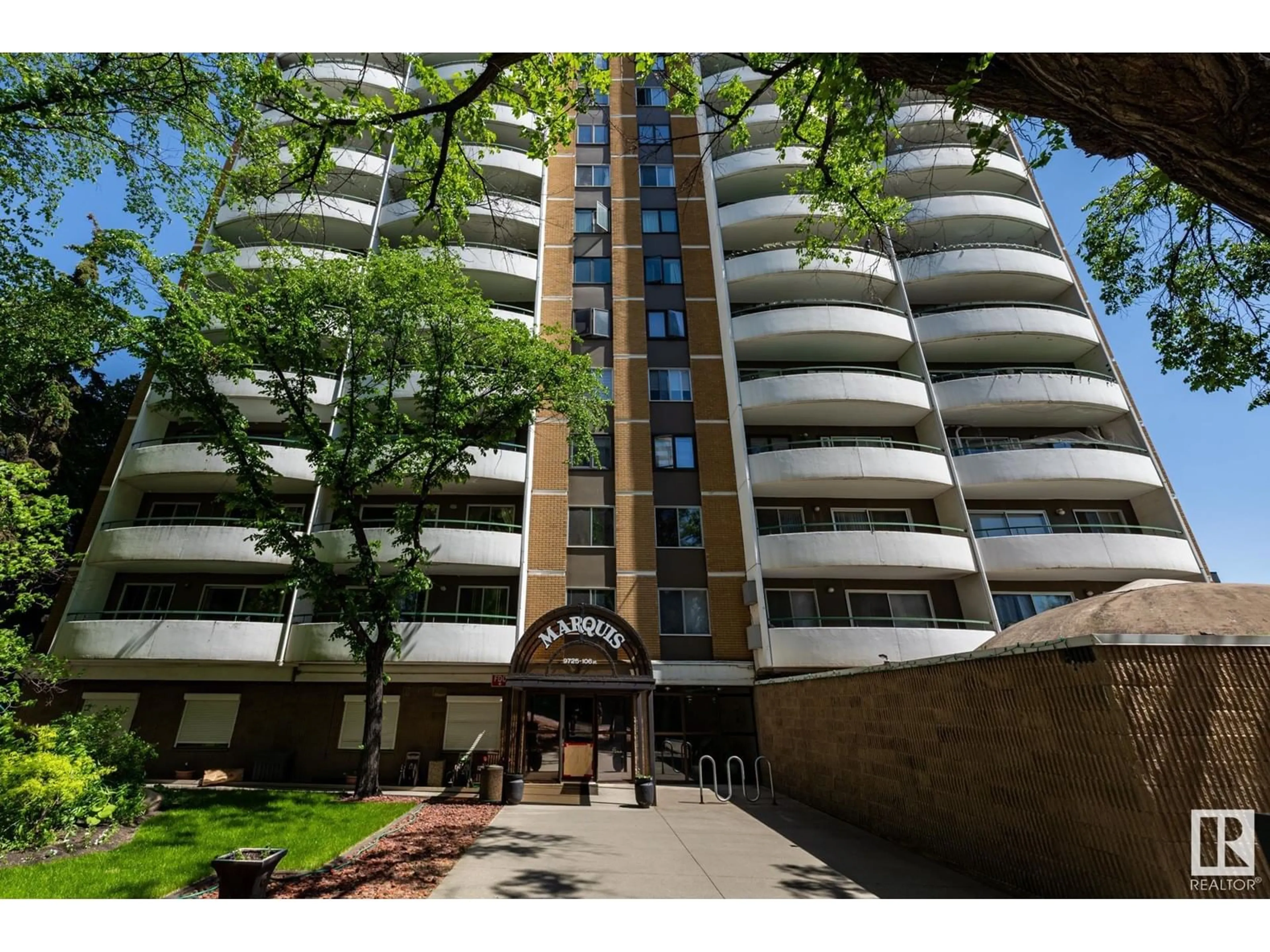 Indoor foyer for 1403 - 9725 106 ST, Edmonton Alberta T5K1B5