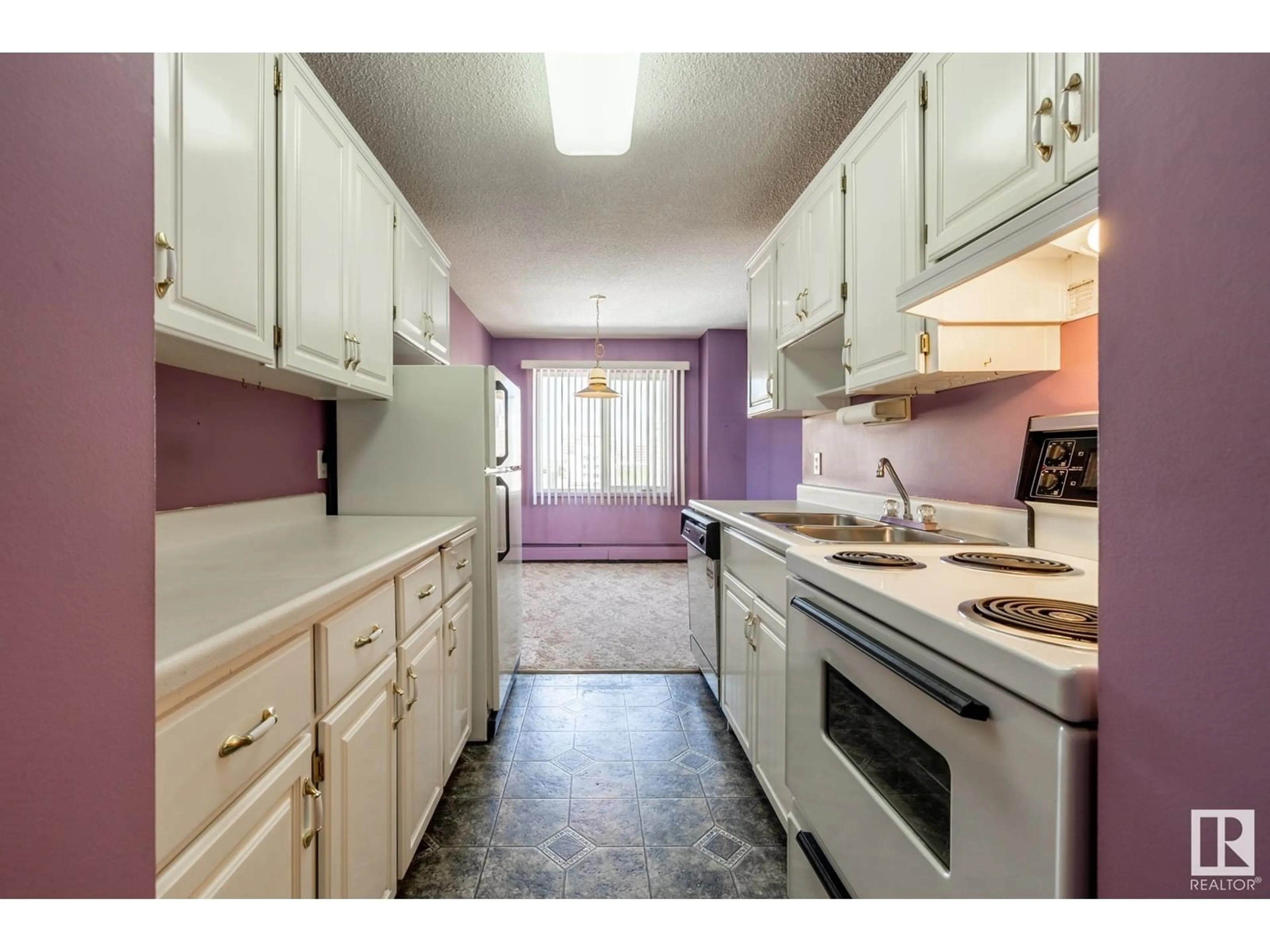 Standard kitchen, unknown for 1403 - 9725 106 ST, Edmonton Alberta T5K1B5
