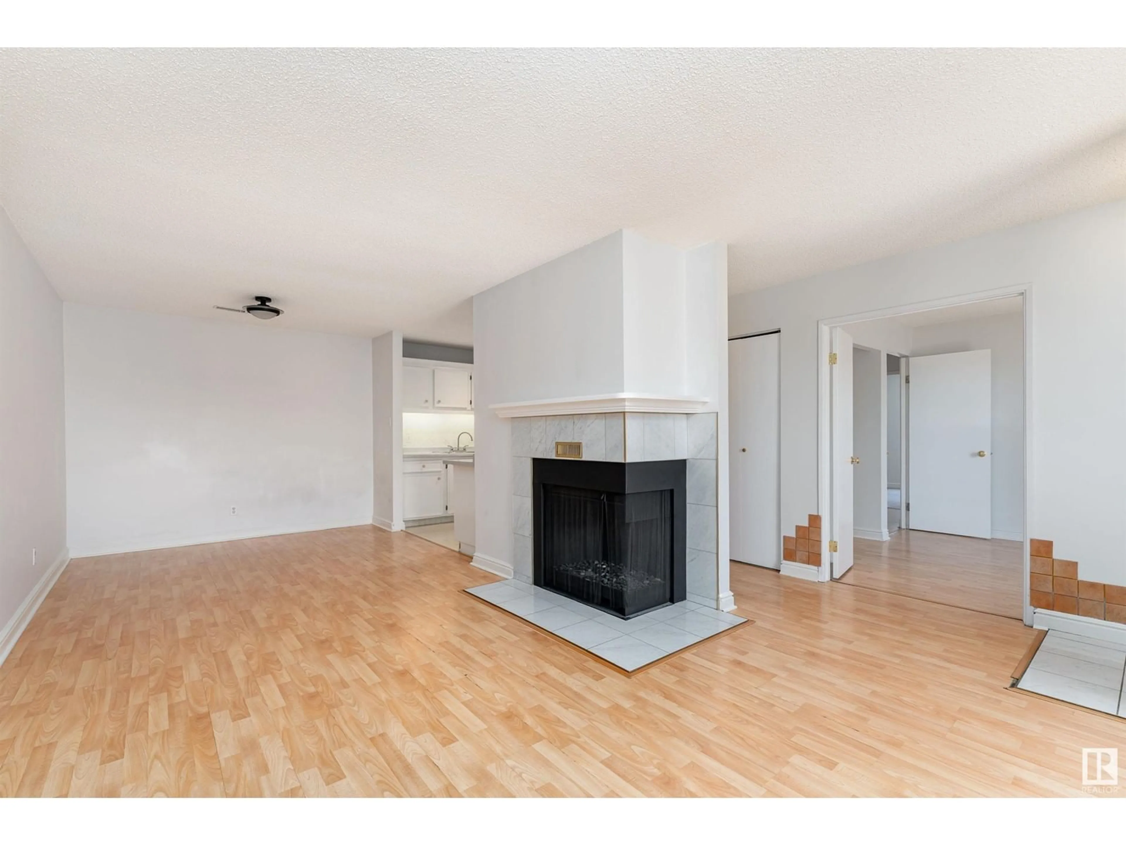 A pic of a room for #26 - 2703 79 ST, Edmonton Alberta T6K3Z6