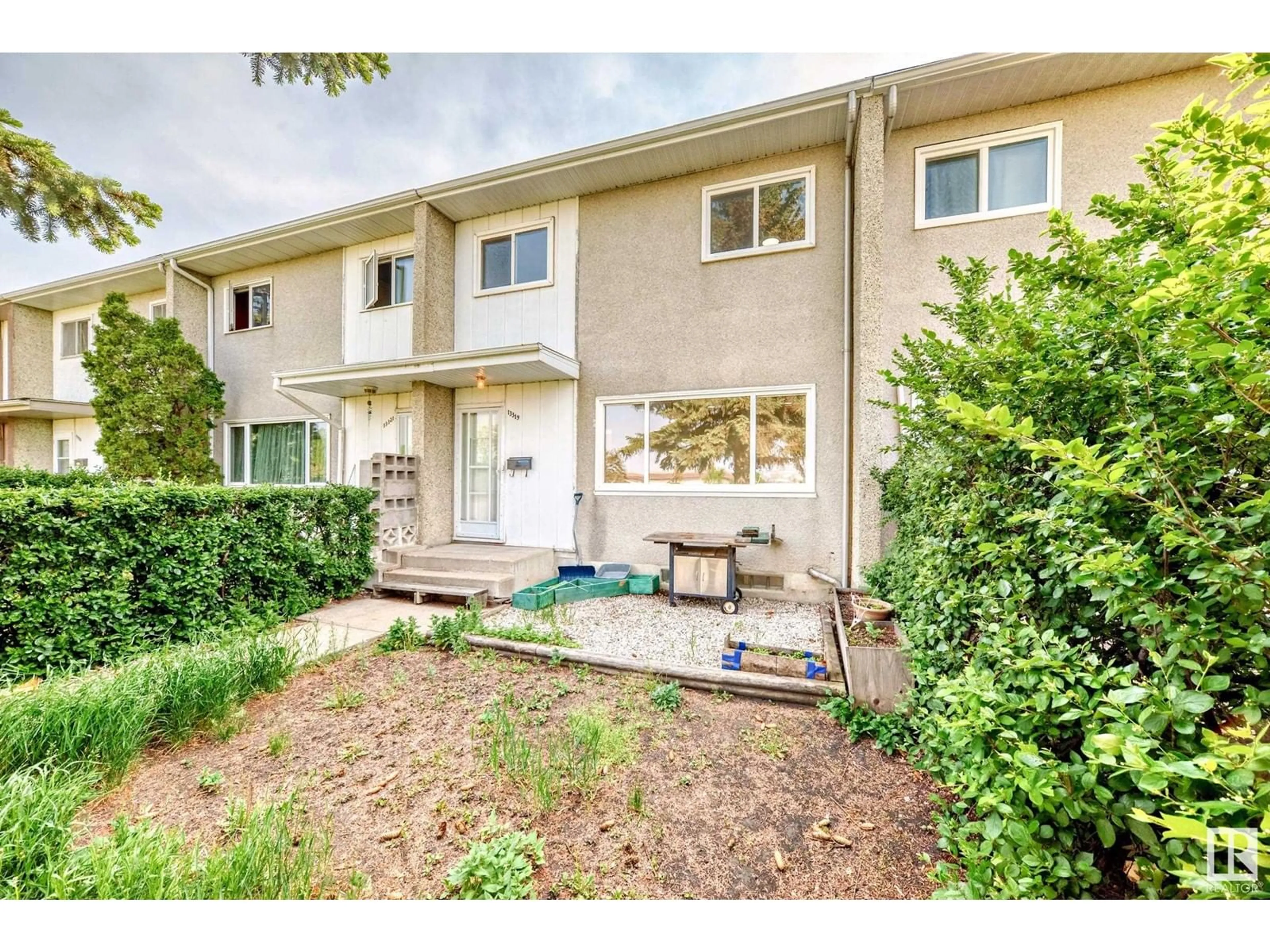 Patio, street for 13319 85 ST, Edmonton Alberta T5E2Z8