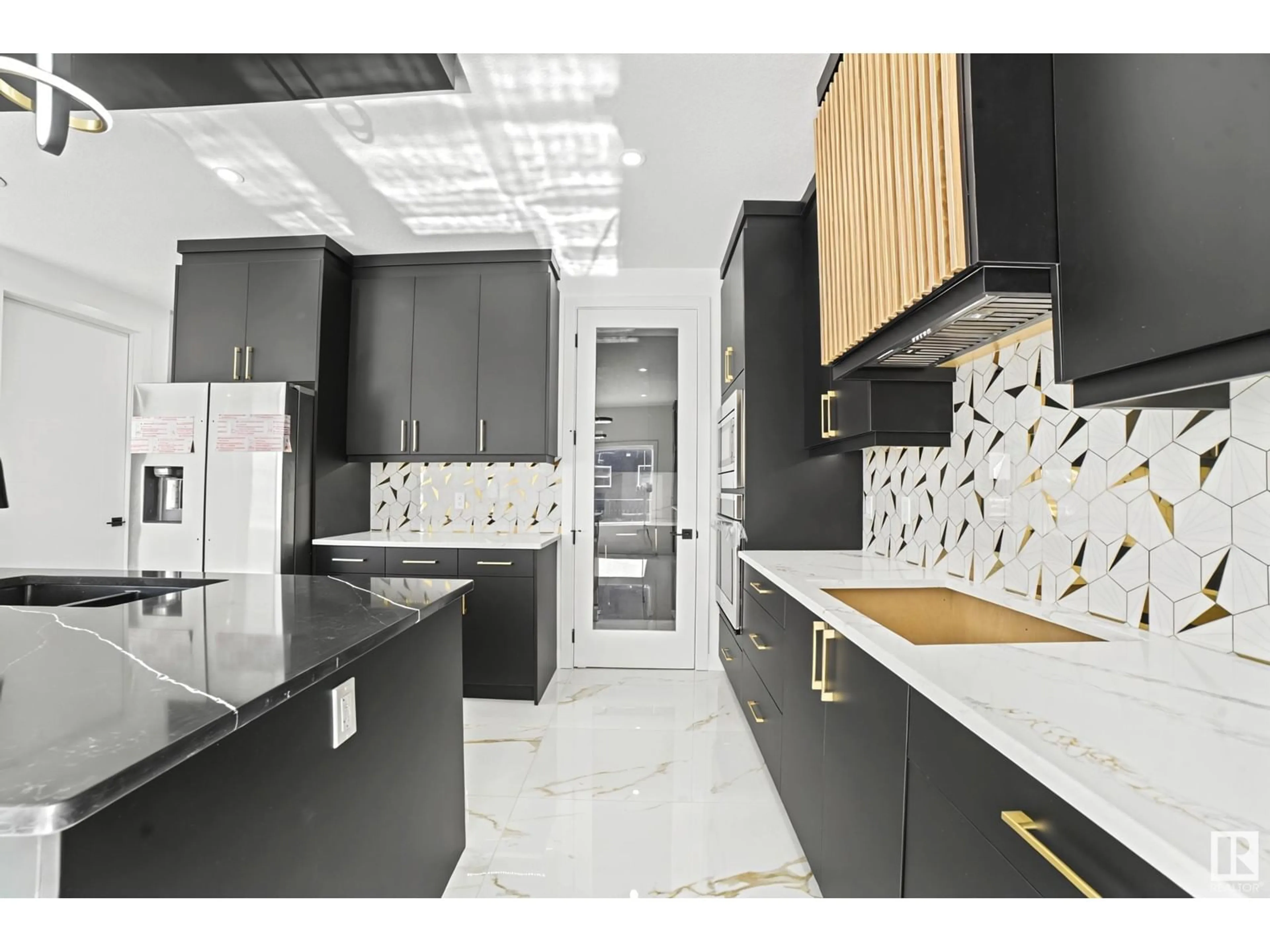 Contemporary kitchen, ceramic/tile floor for 106 ELDRIDGE PT, St. Albert Alberta T8N5X4