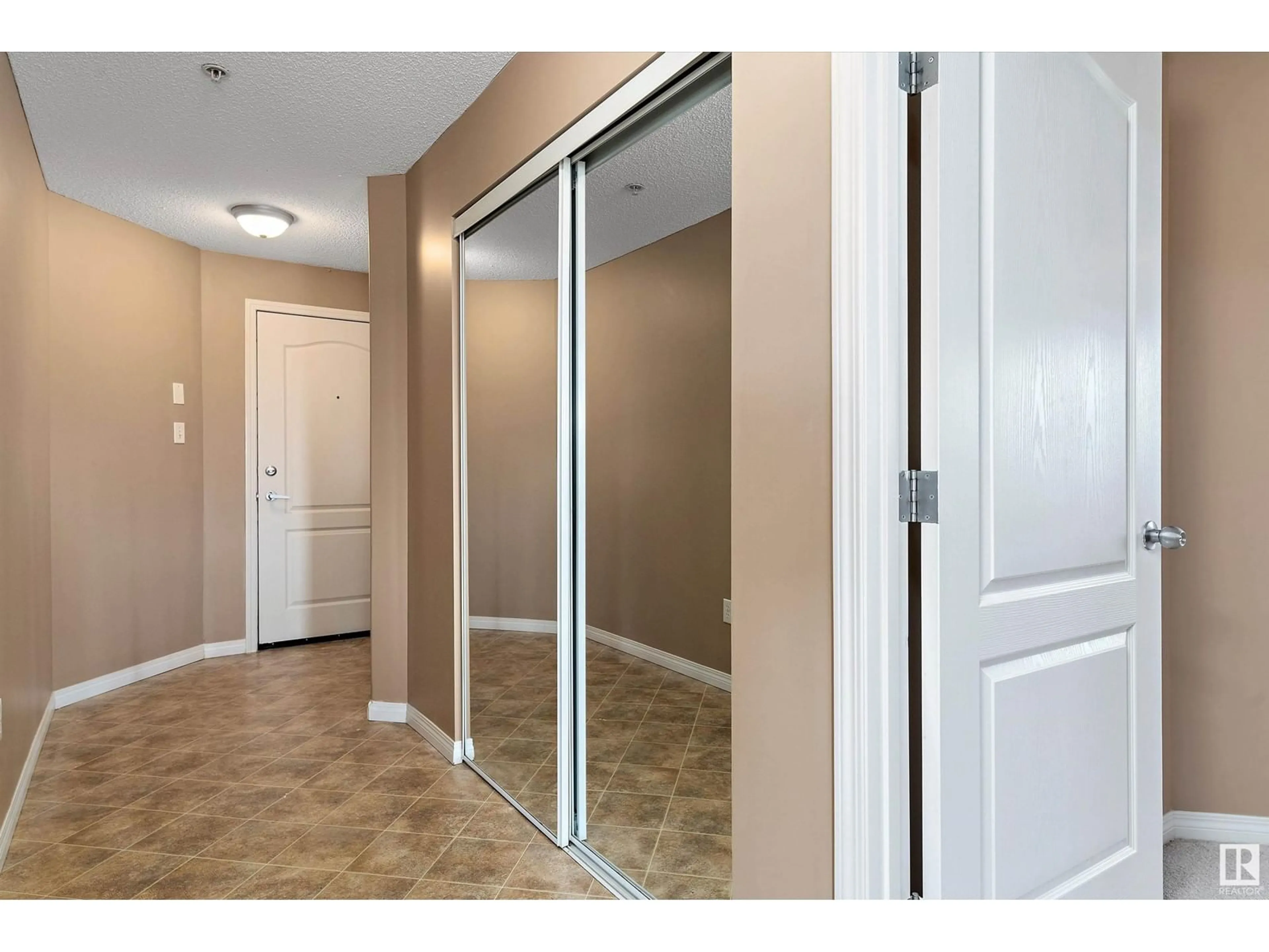 Unknown for 9363 - 1124 SIMPSON DR, Edmonton Alberta T6R0N2