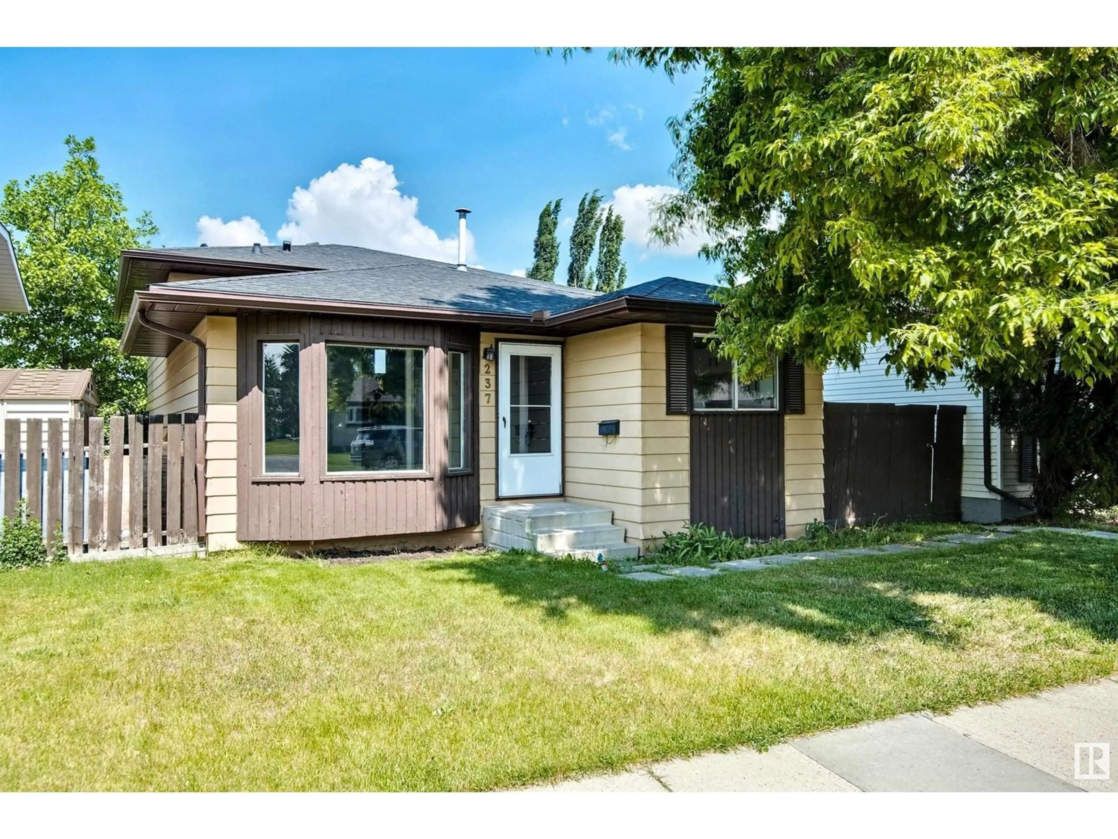 Home with brick exterior material, street for 237 WESTON DR, Spruce Grove Alberta T7X1T6