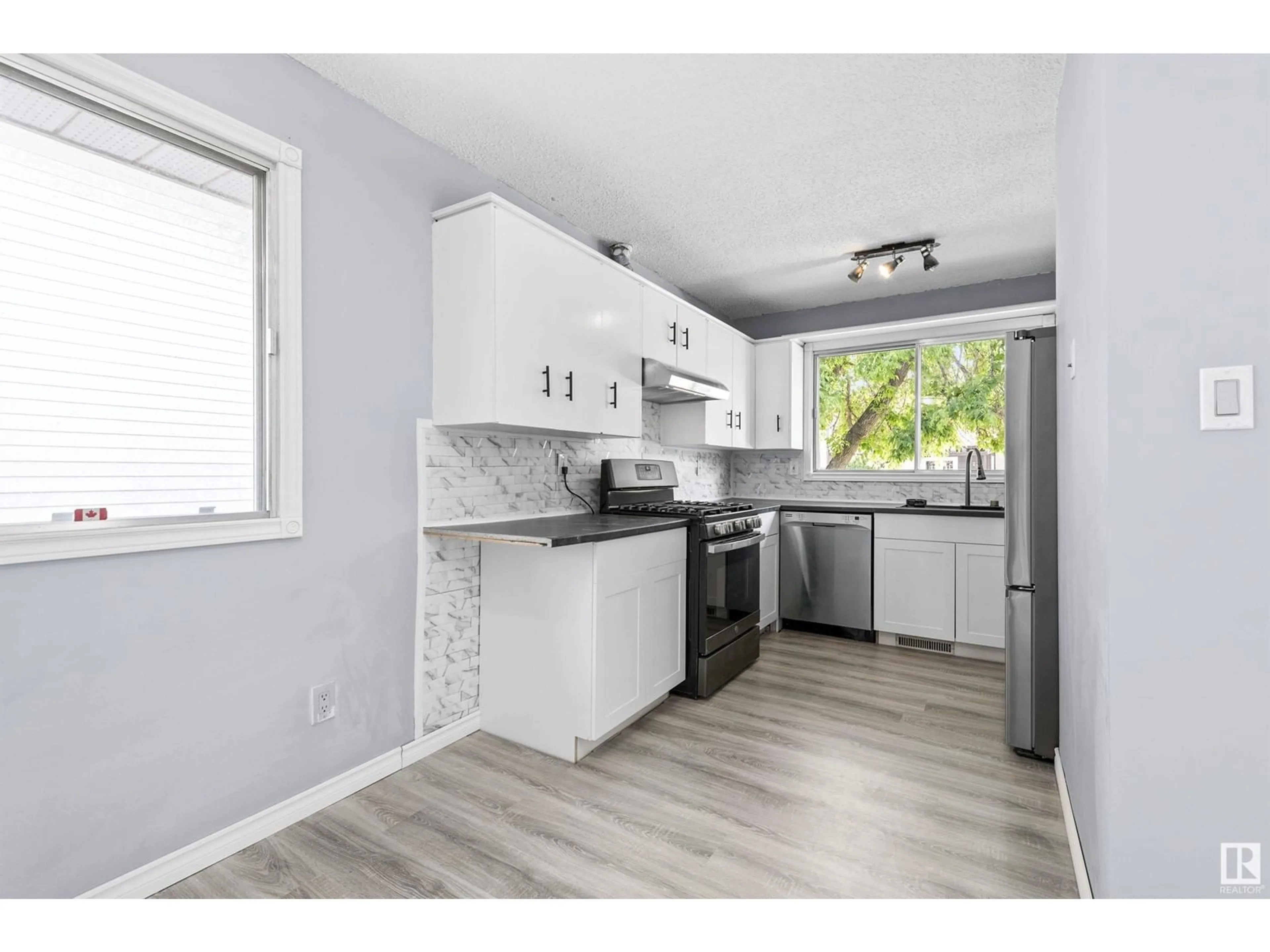 Open concept kitchen, unknown for 237 WESTON DR, Spruce Grove Alberta T7X1T6