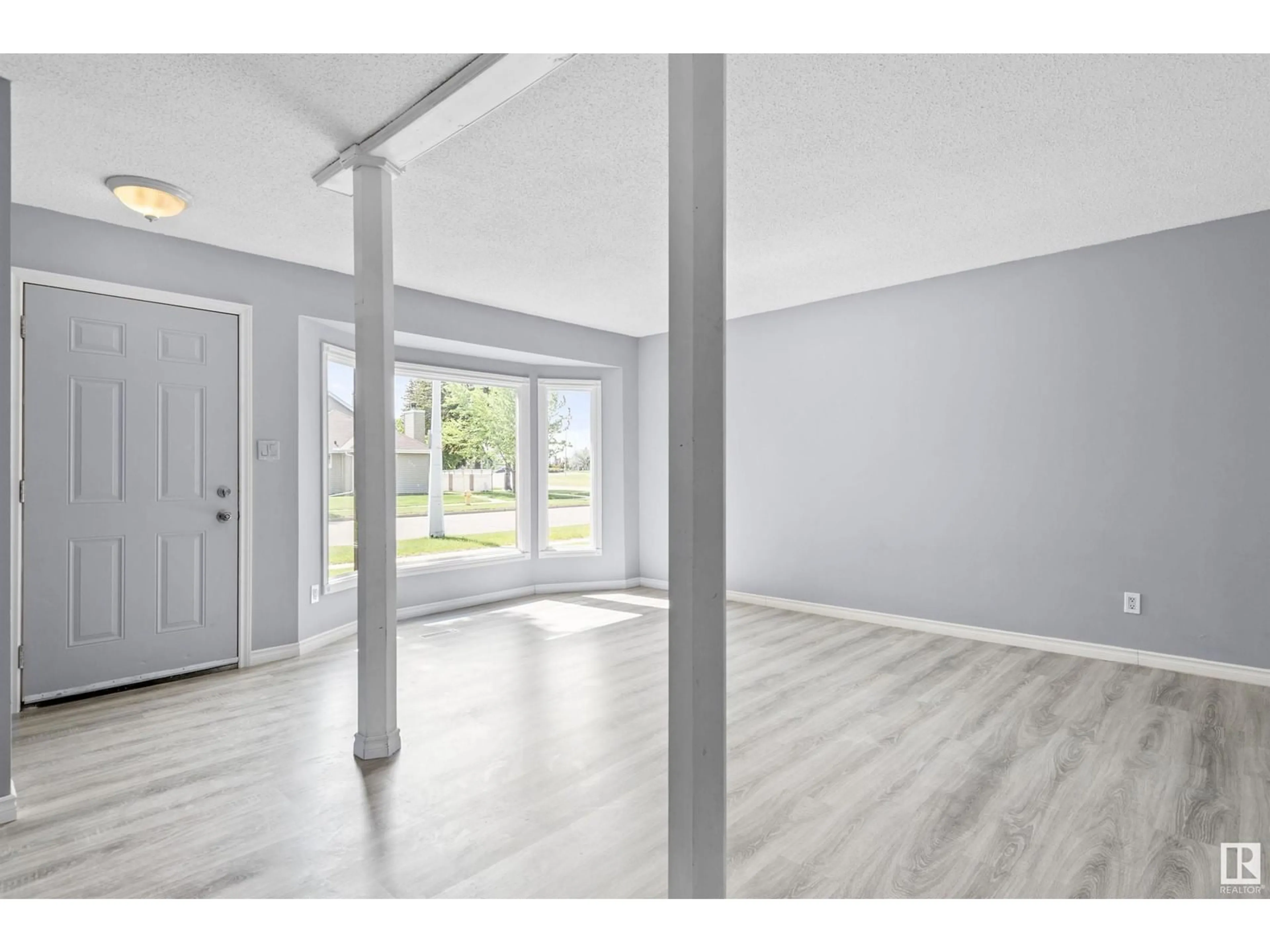 Indoor entryway for 237 WESTON DR, Spruce Grove Alberta T7X1T6