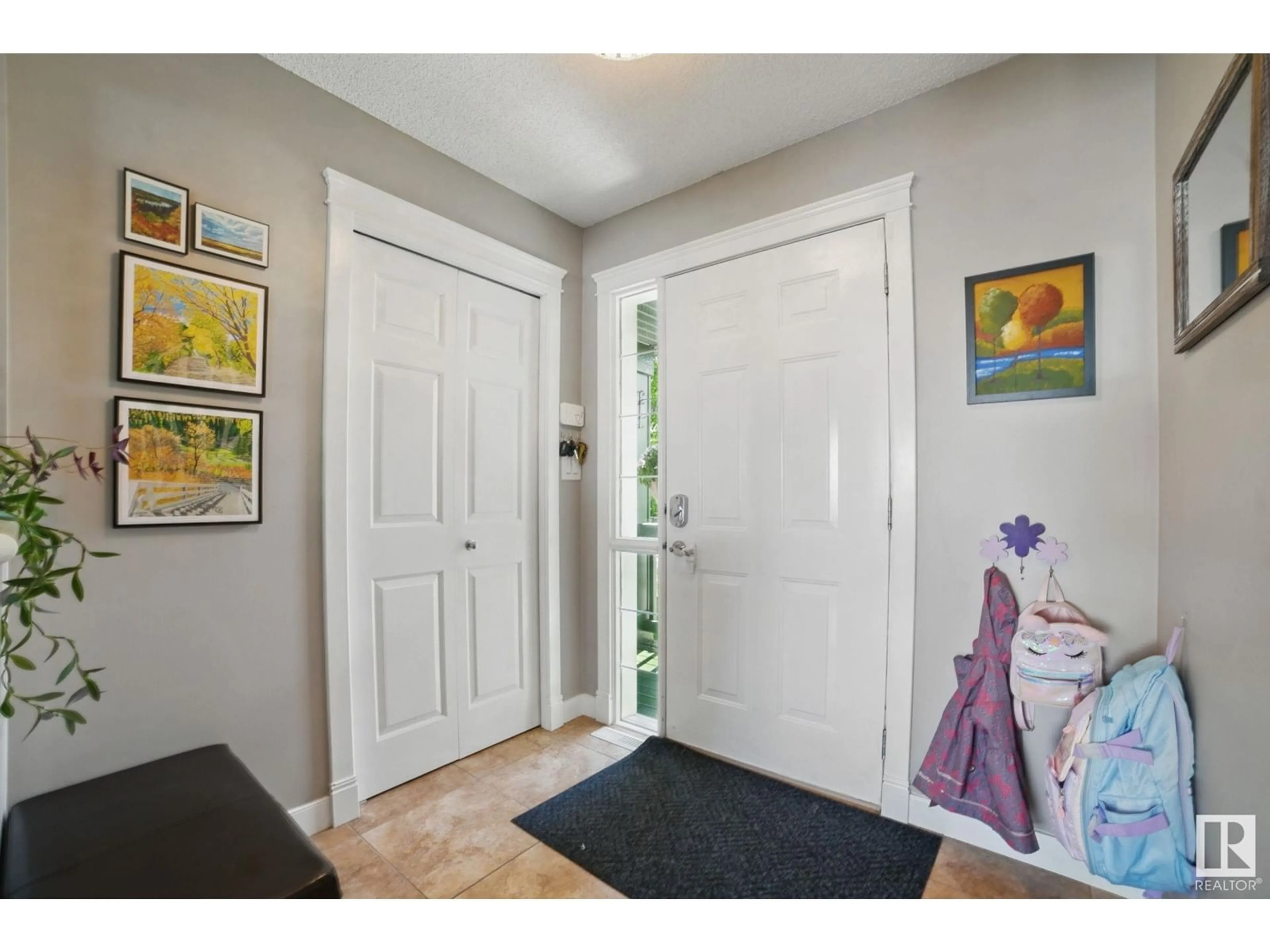 Indoor entryway for 600 GLENWRIGHT CR, Edmonton Alberta T5T6K8