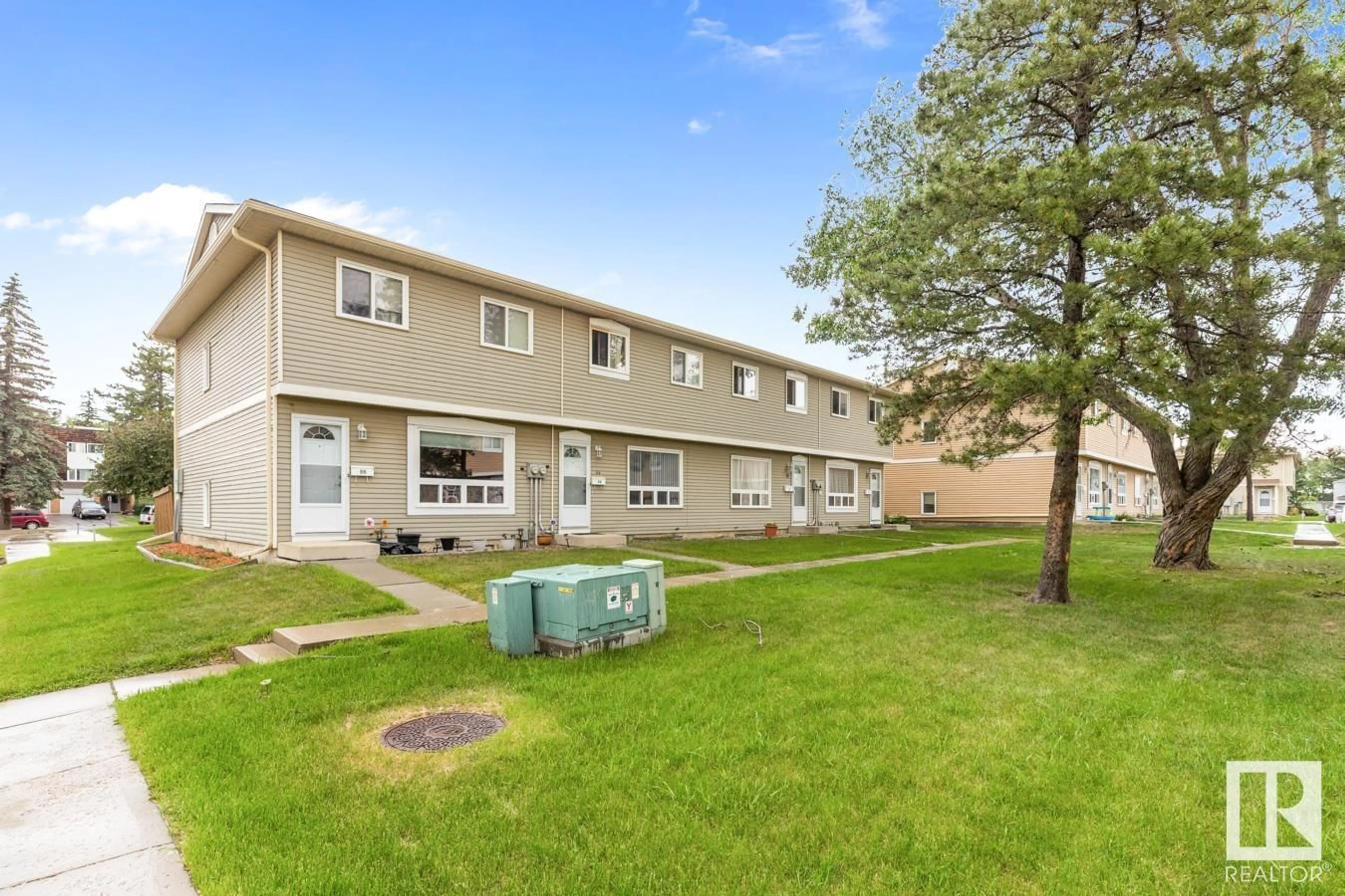 Patio, street for 82 - 2131 OAK ST, Sherwood Park Alberta T8A4W9